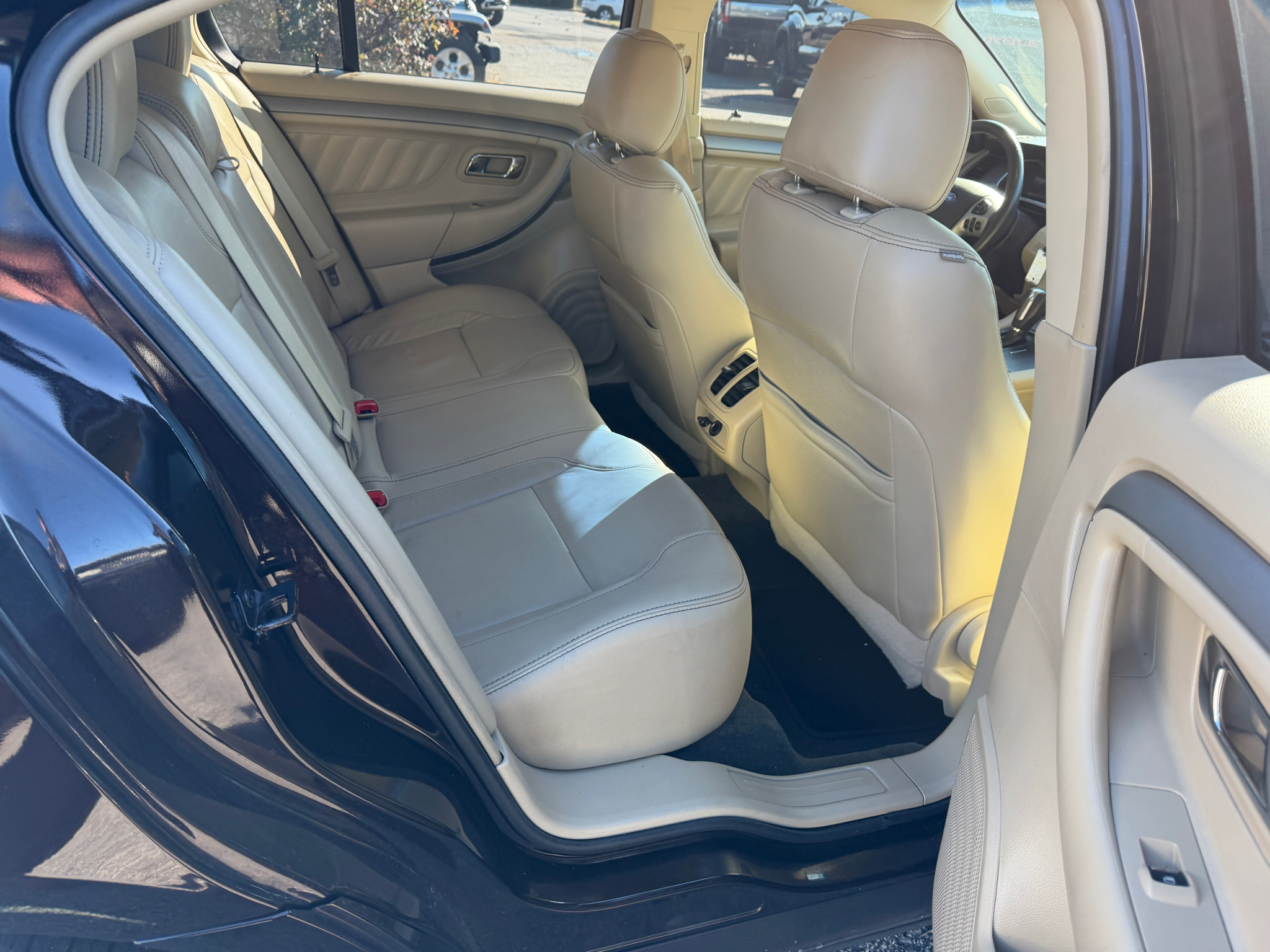 Ford Taurus 4dr Sdn SEL FWD 2014