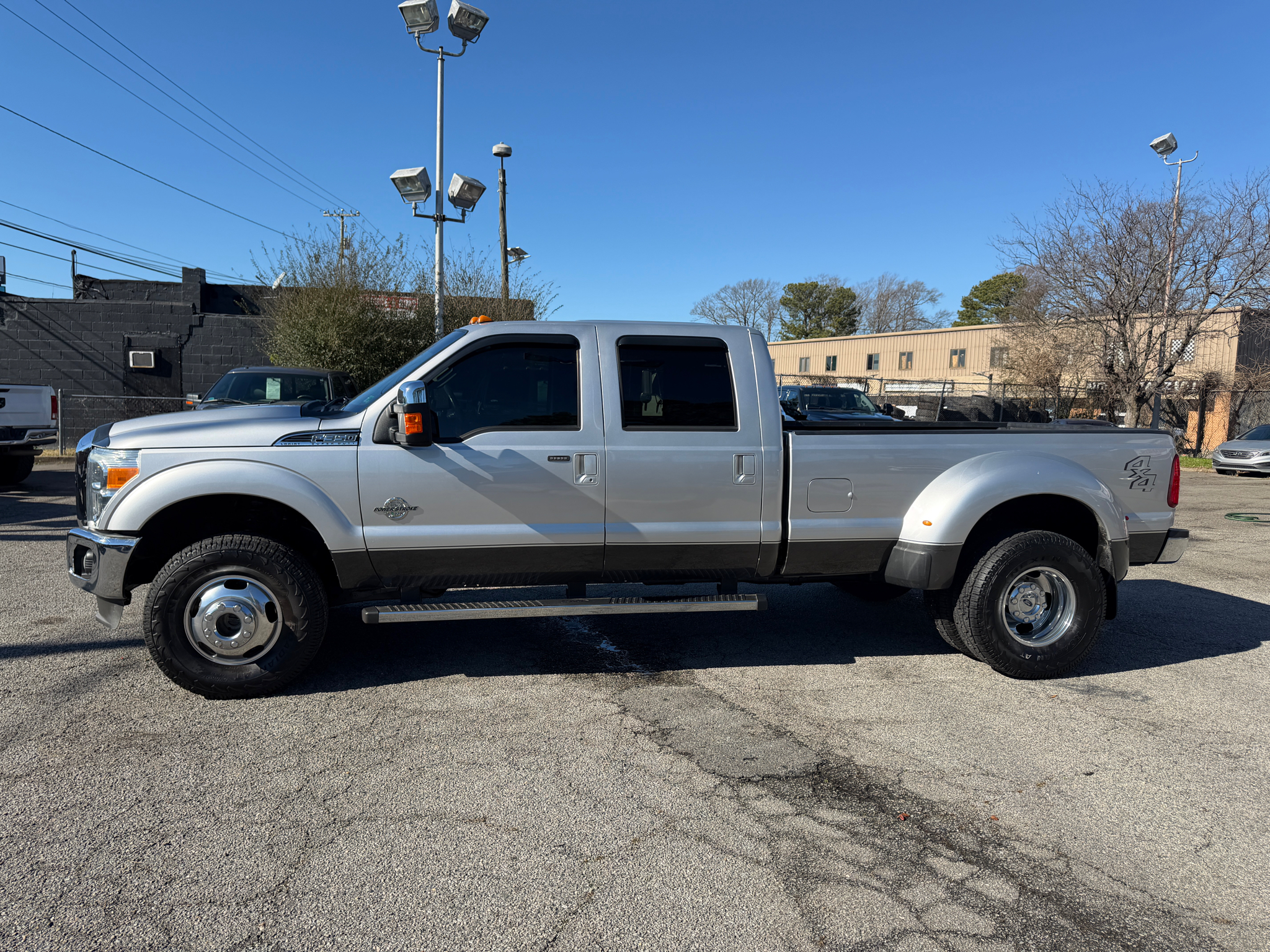 Ford Super Duty F-350 DRW 4WD Crew Cab 172" Lariat 2016