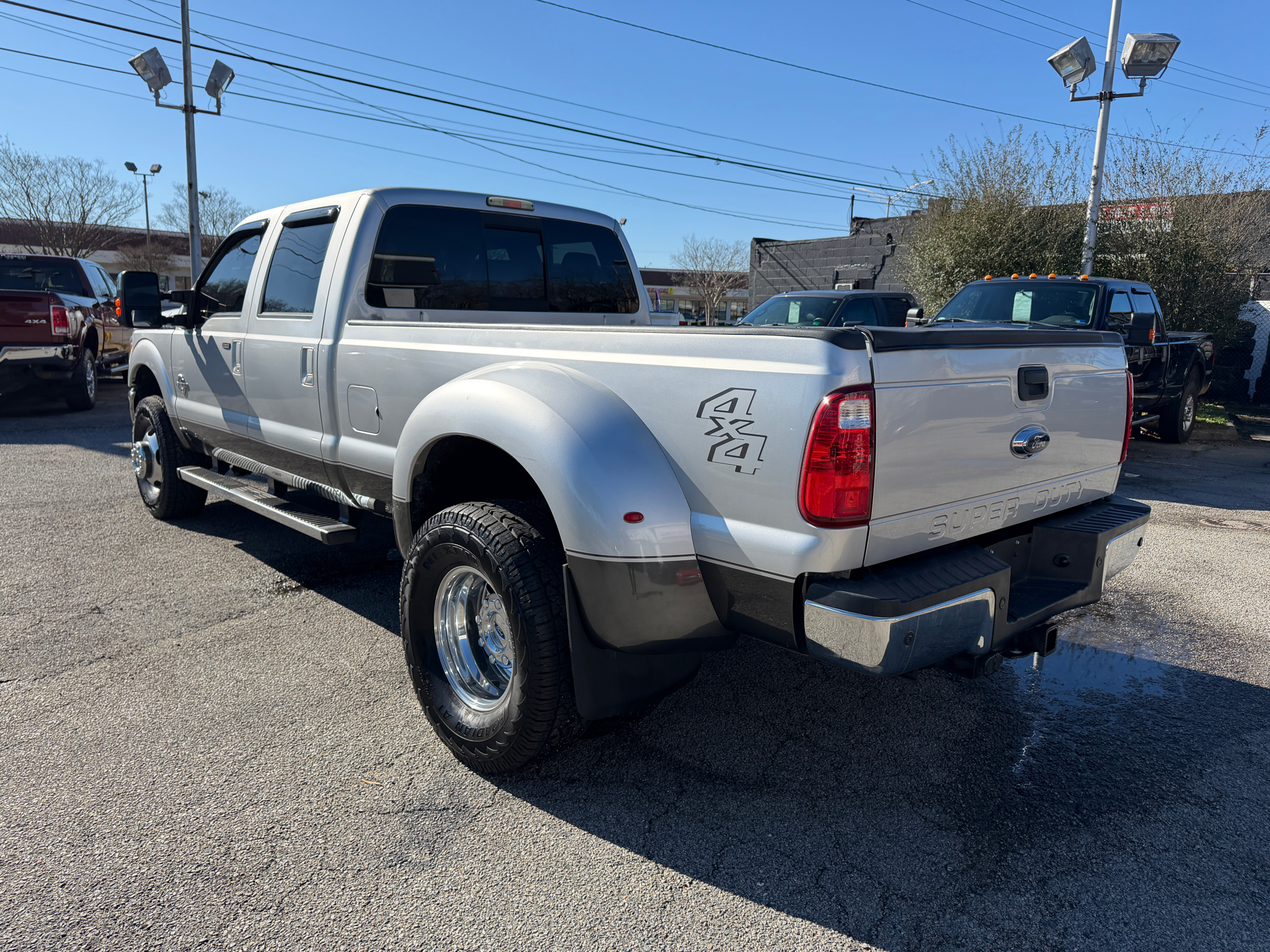 Ford Super Duty F-350 DRW 4WD Crew Cab 172" Lariat 2016