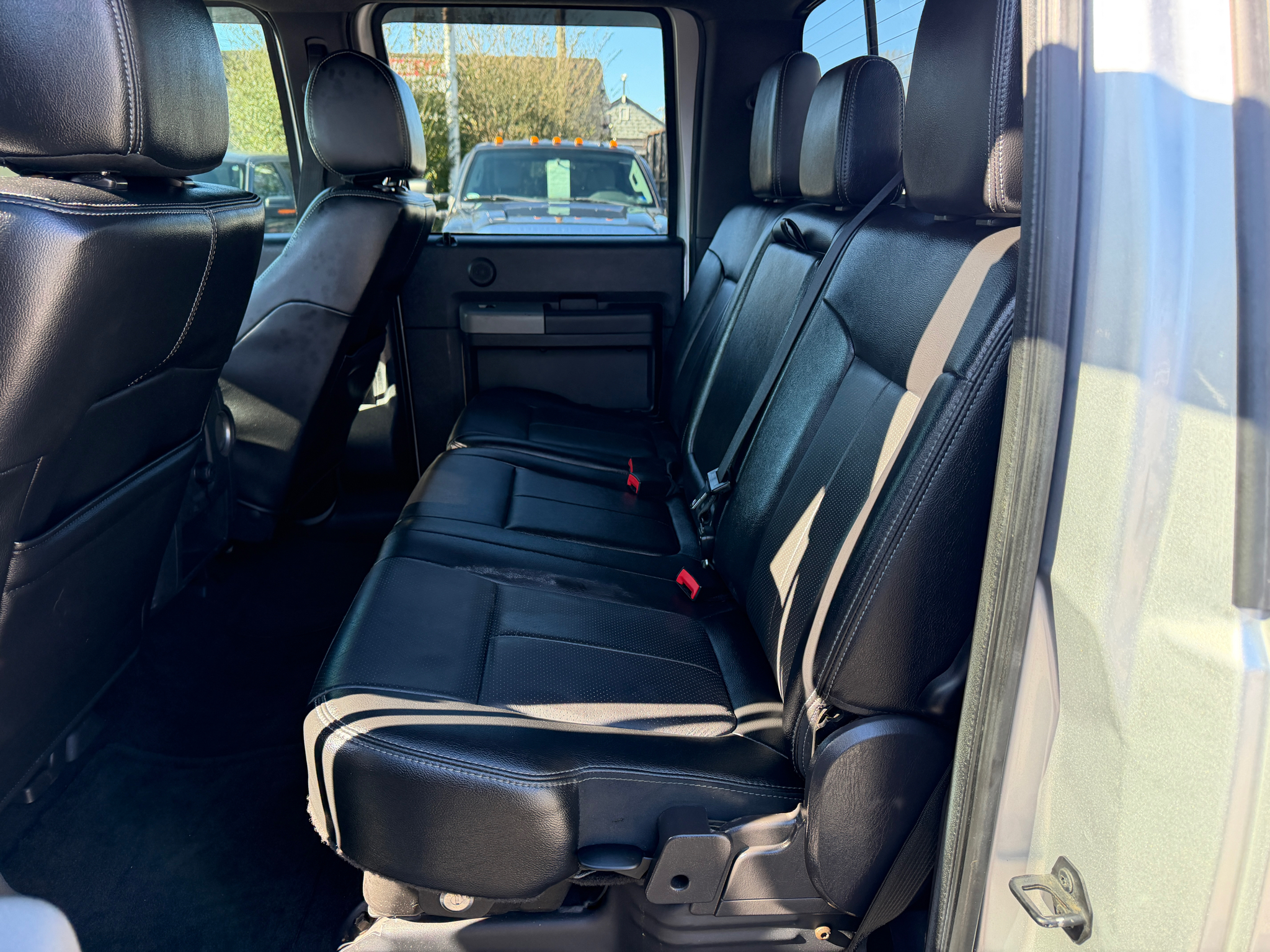 Ford Super Duty F-350 DRW 4WD Crew Cab 172" Lariat 2016