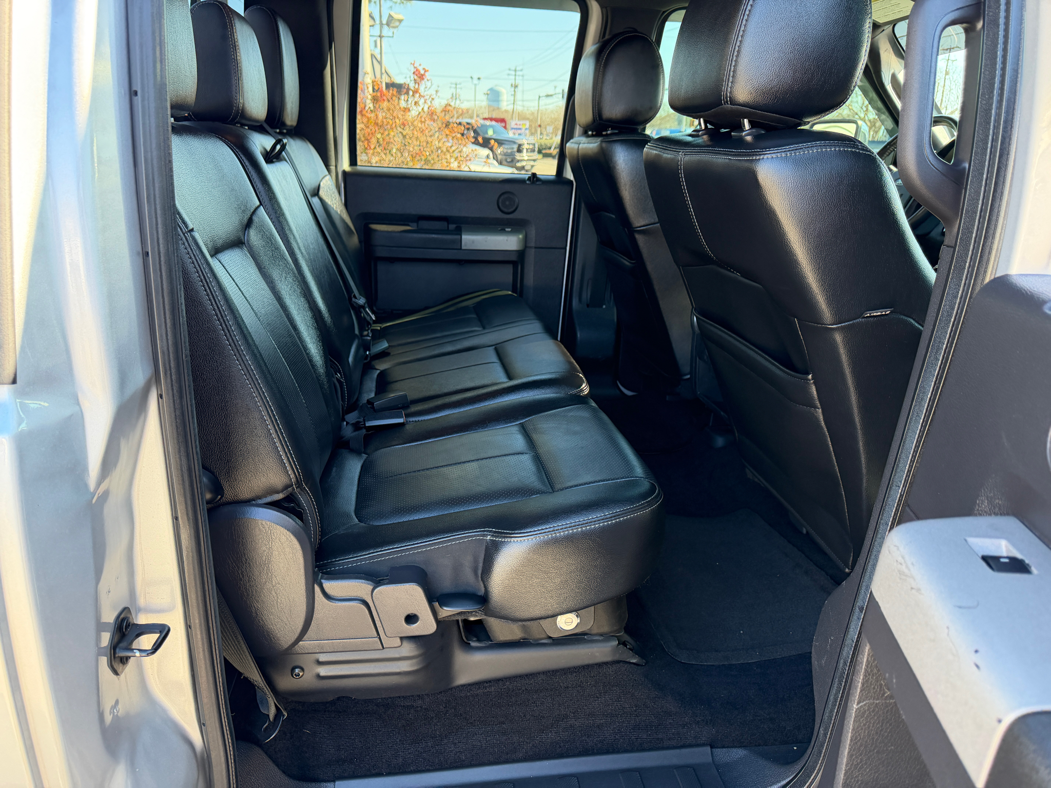 Ford Super Duty F-350 DRW 4WD Crew Cab 172" Lariat 2016