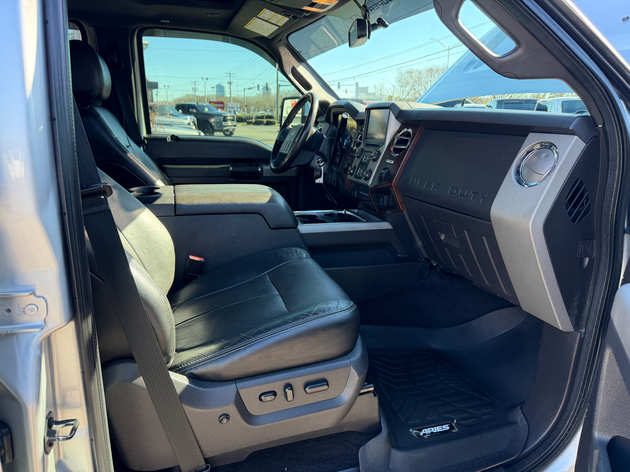 Ford Super Duty F-350 DRW 4WD Crew Cab 172" Lariat 2016