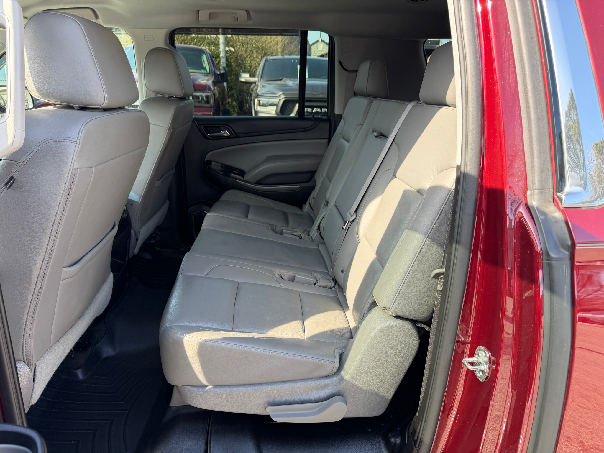 Chevrolet Suburban 4WD 4dr 1500 LT 2016