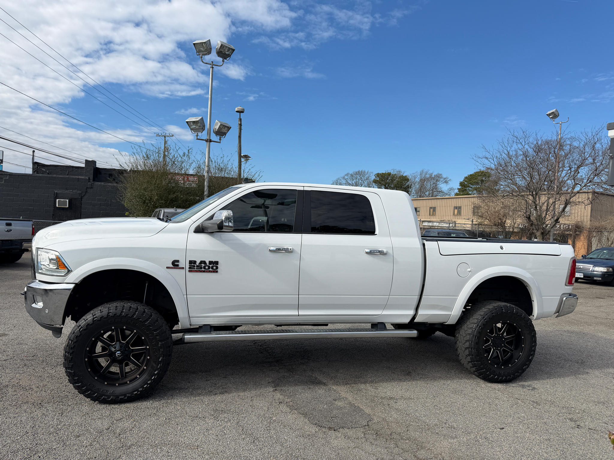 RAM 2500 Laramie 4x4 Mega Cab 6'4" Box 2017