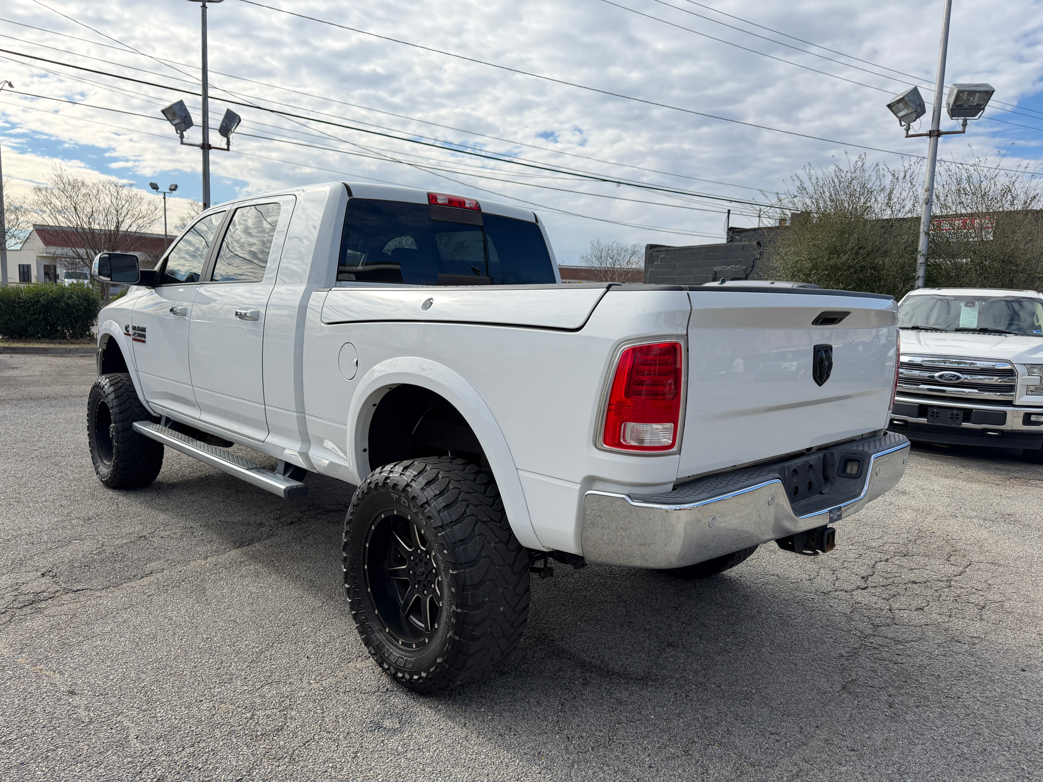 RAM 2500 Laramie 4x4 Mega Cab 6'4" Box 2017