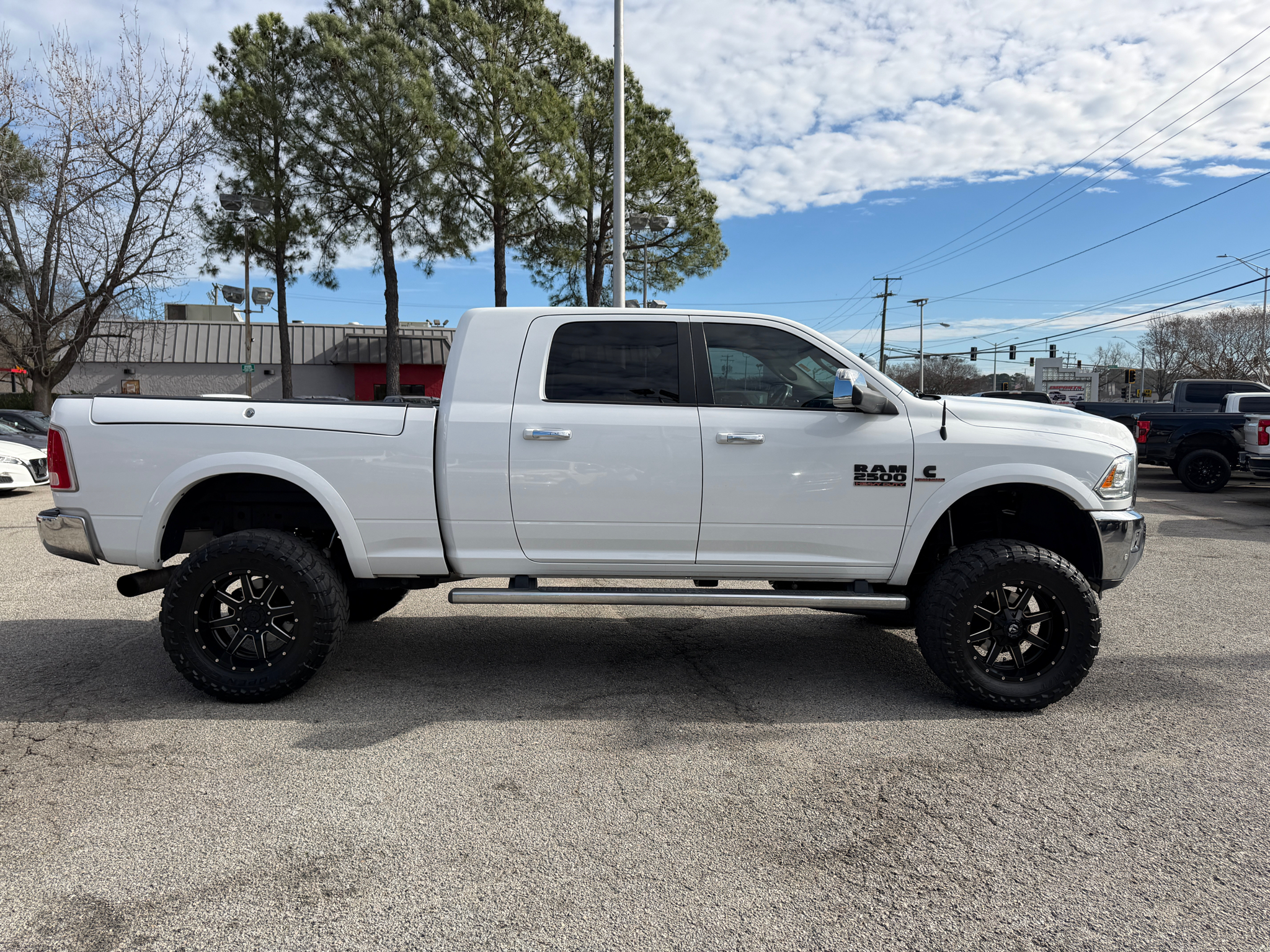 RAM 2500 Laramie 4x4 Mega Cab 6'4" Box 2017