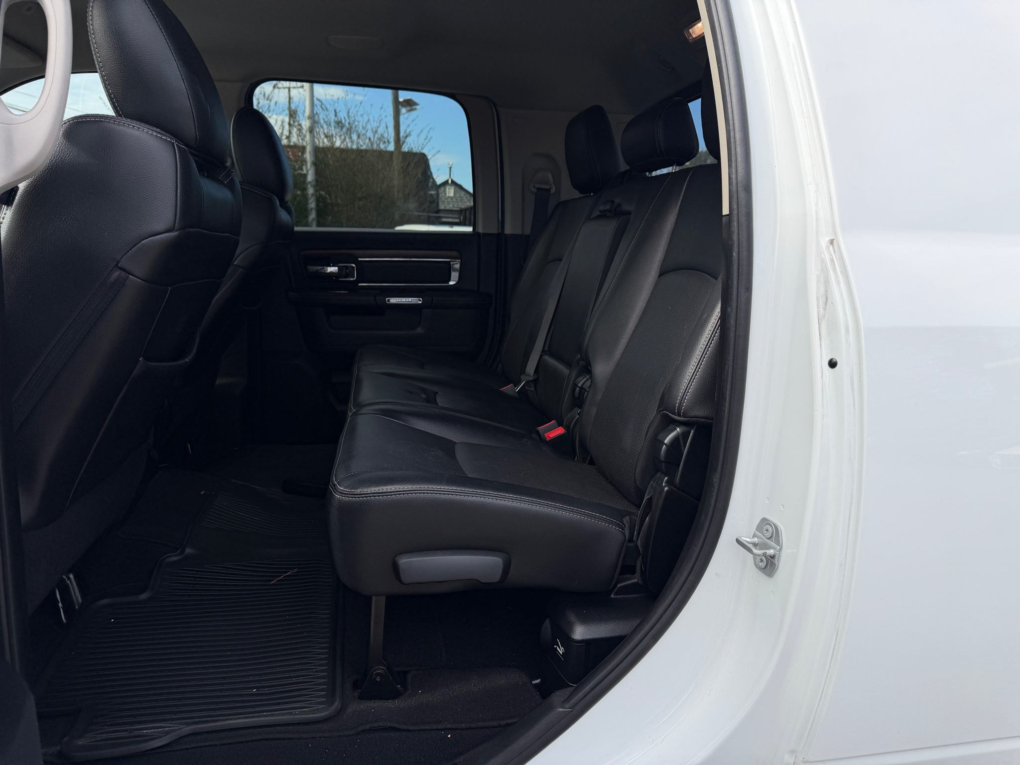 RAM 2500 Laramie 4x4 Mega Cab 6'4" Box 2017