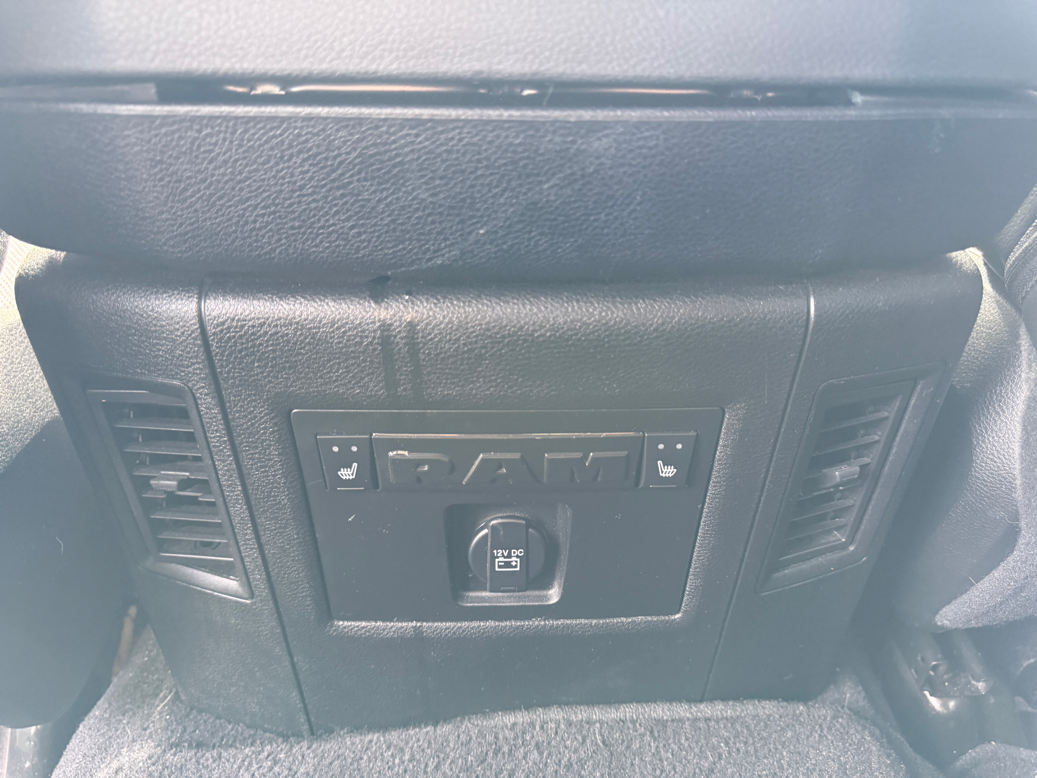 RAM 2500 Laramie 4x4 Mega Cab 6'4" Box 2017