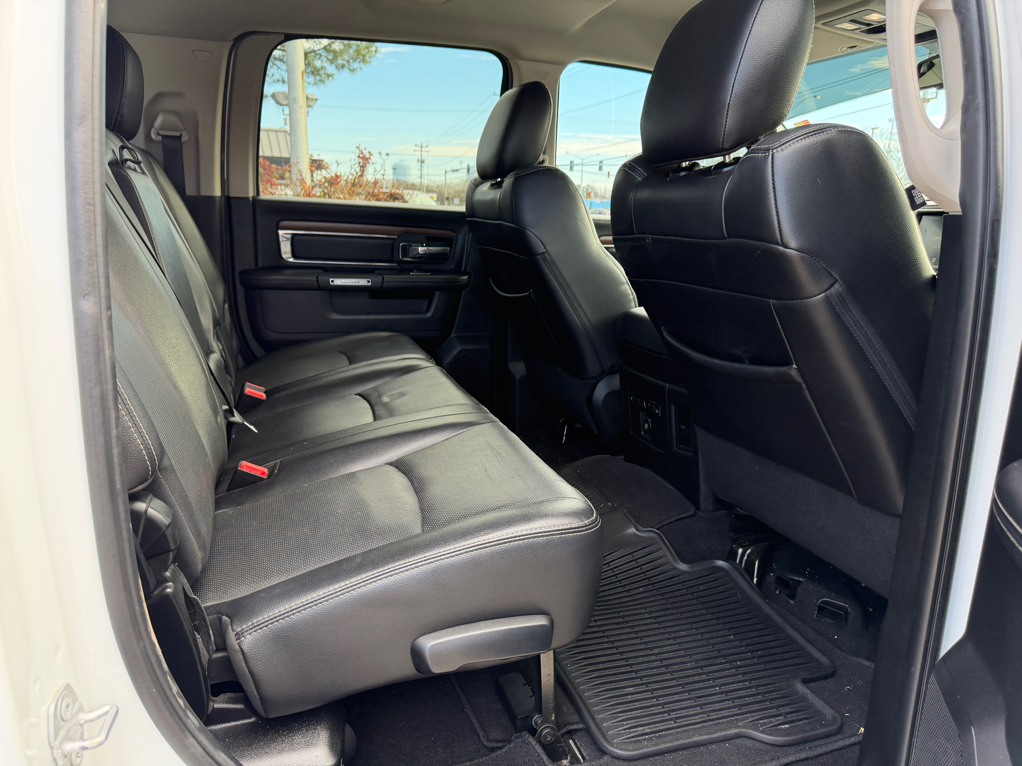 RAM 2500 Laramie 4x4 Mega Cab 6'4" Box 2017