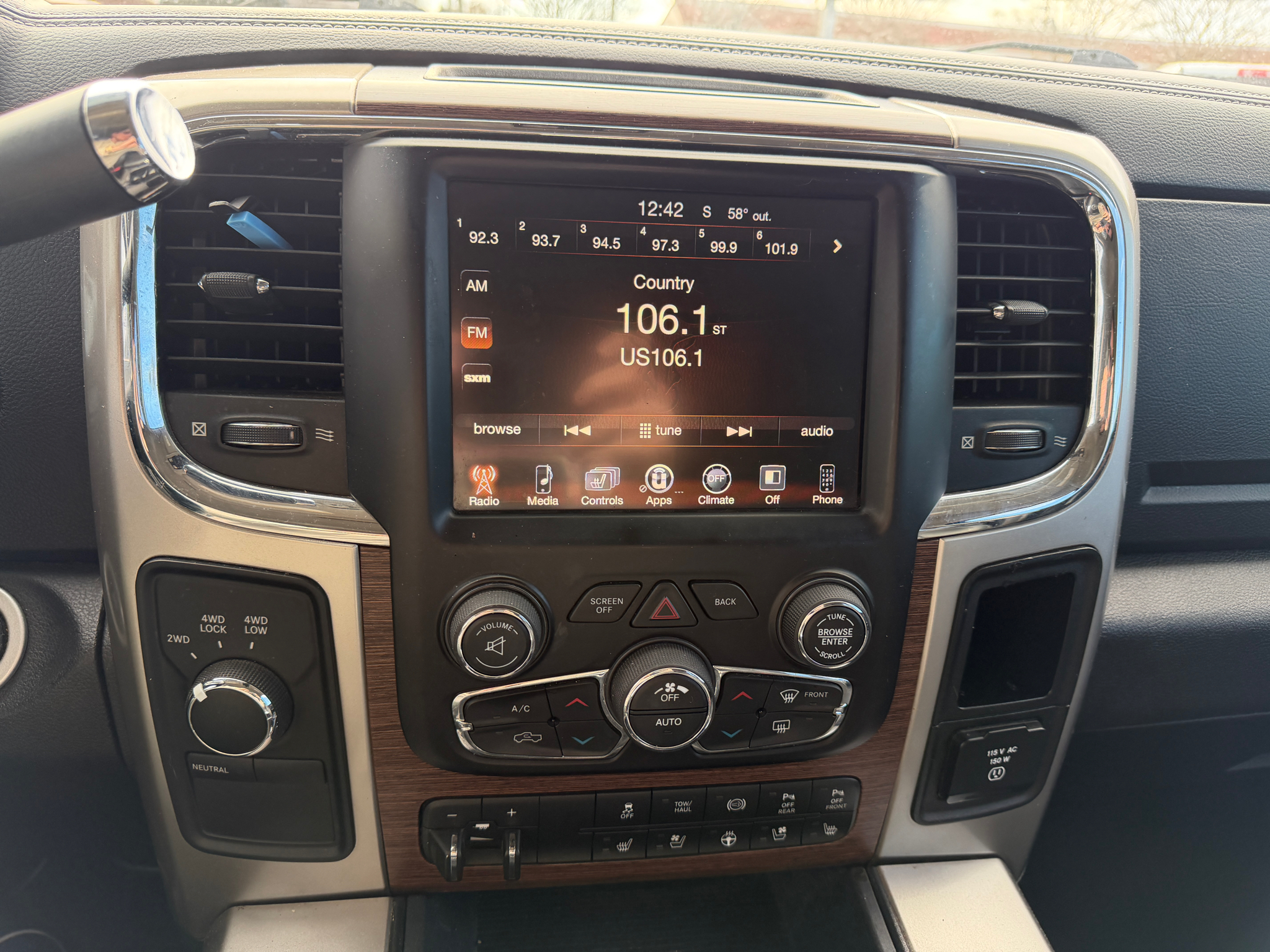 RAM 2500 Laramie 4x4 Mega Cab 6'4" Box 2017