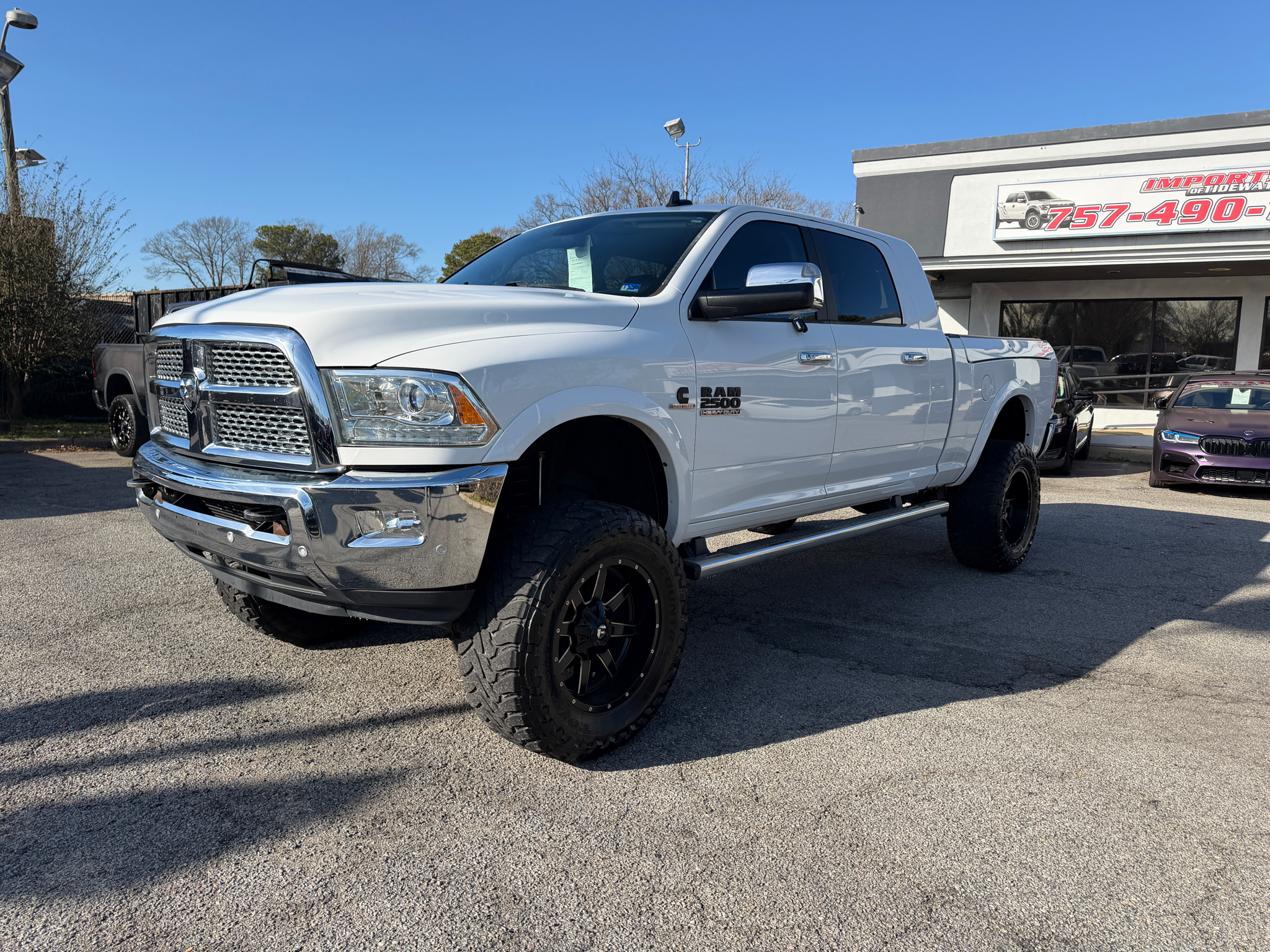 RAM 2500 Laramie 4x4 Mega Cab 6'4" Box 2017