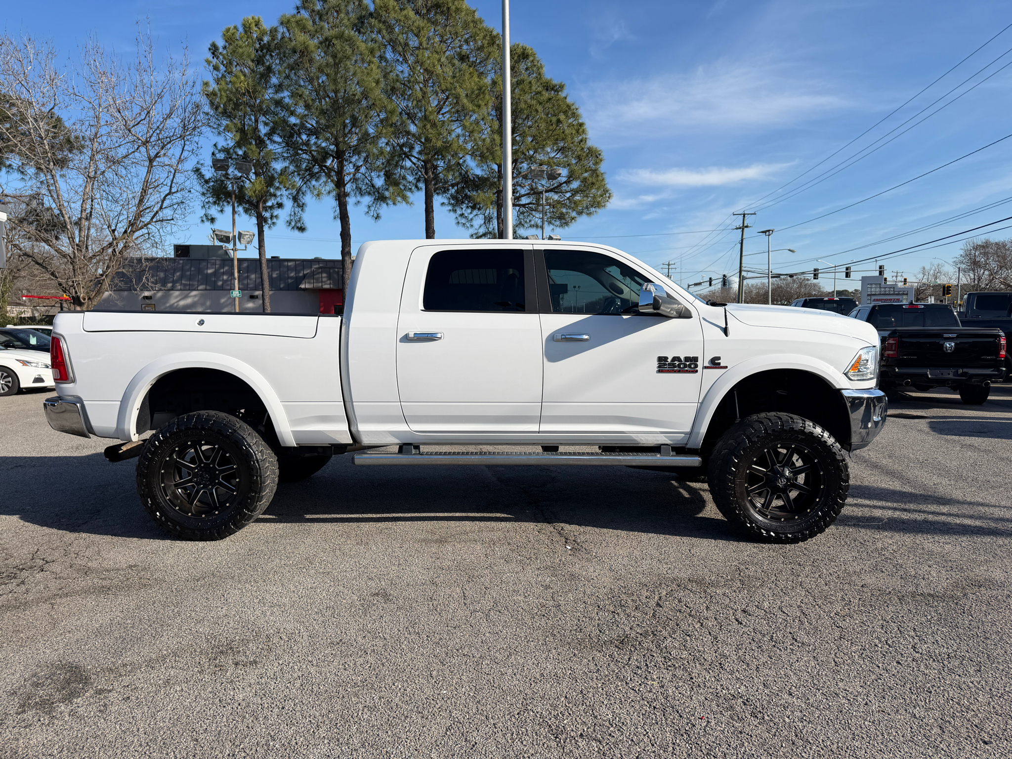 RAM 2500 Laramie 4x4 Mega Cab 6'4" Box 2017