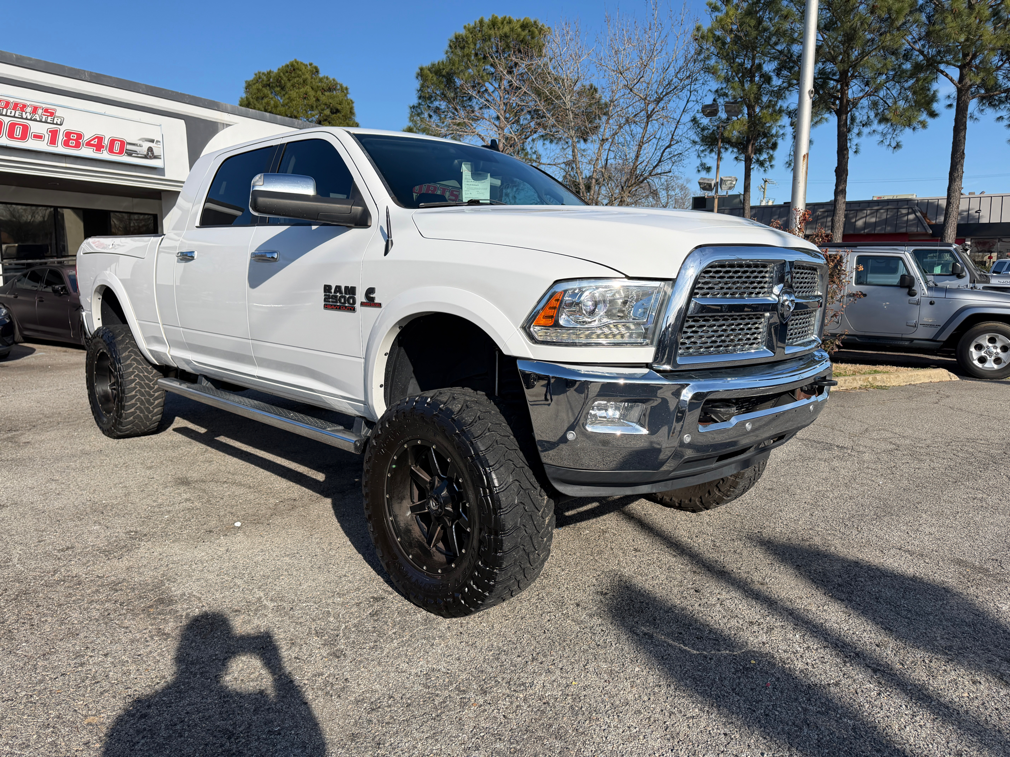 RAM 2500 Laramie 4x4 Mega Cab 6'4" Box 2017