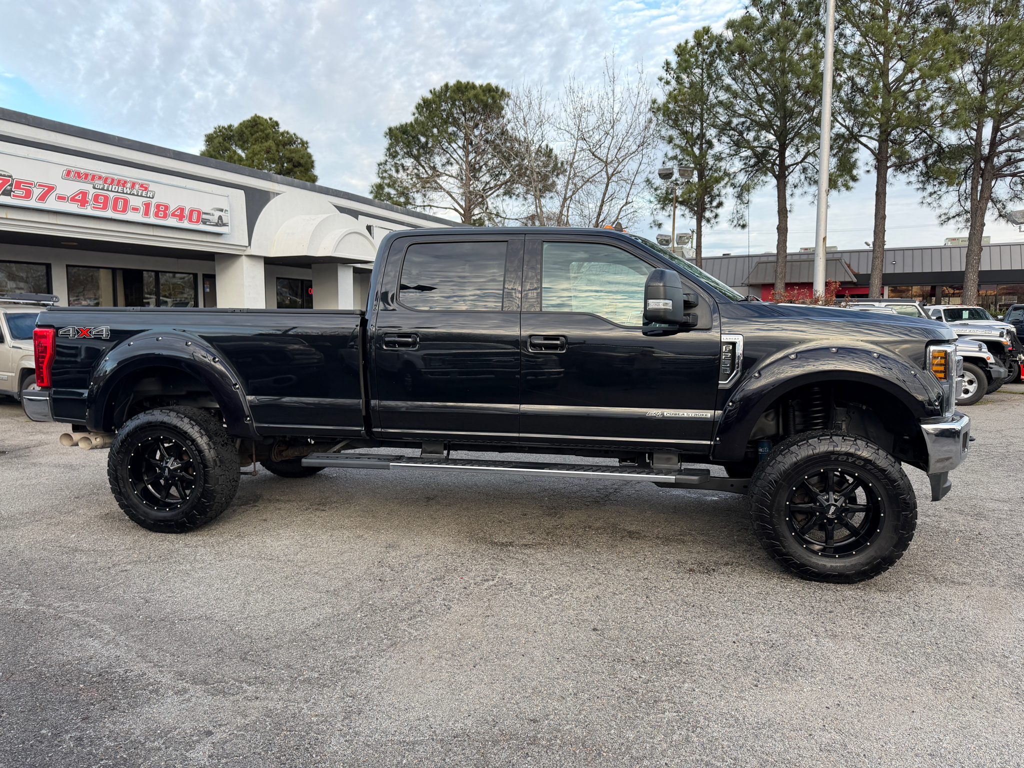 Ford Super Duty F-250 SRW Lariat 4WD Crew Cab 8' Box 2019