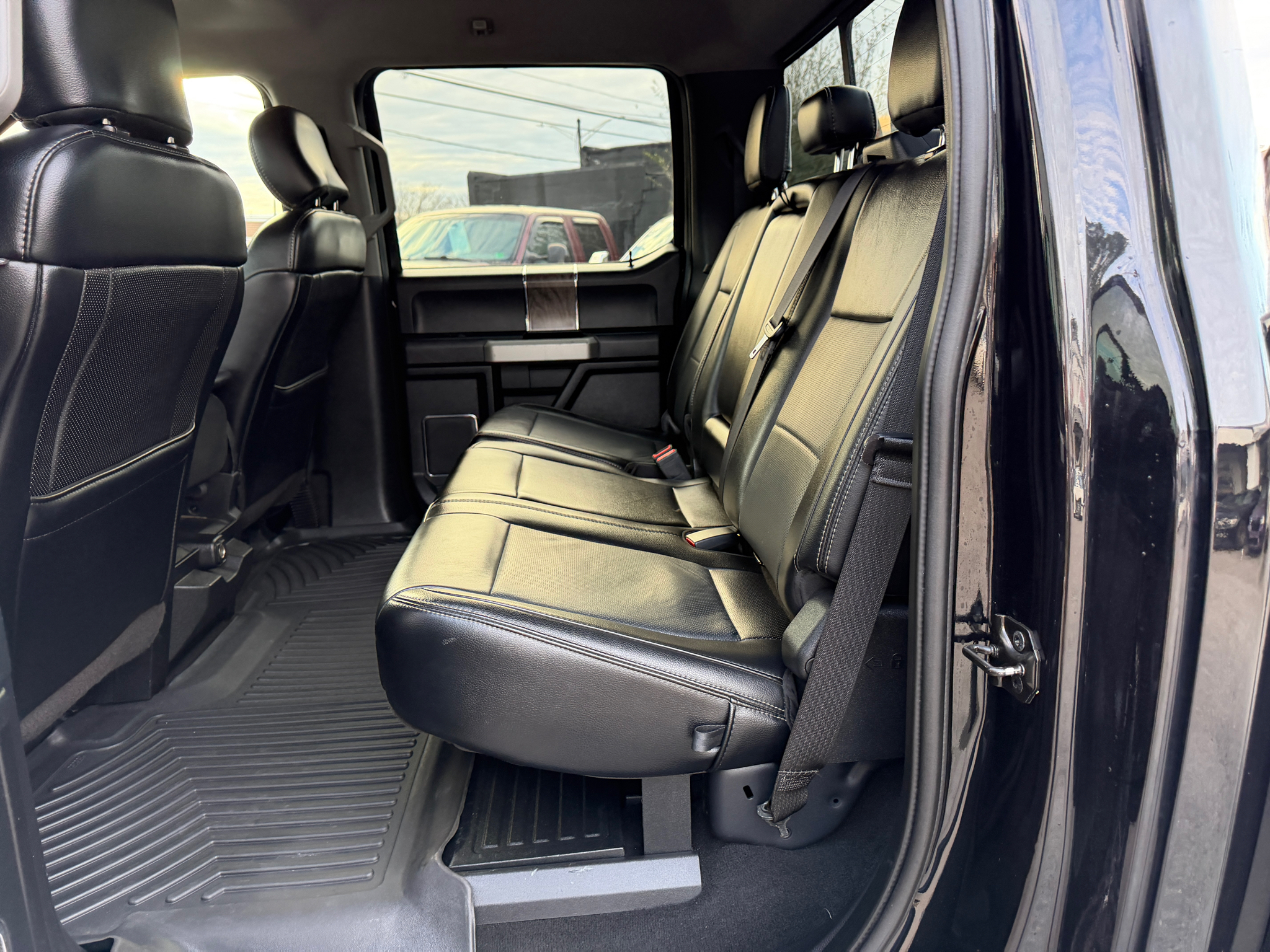 Ford Super Duty F-250 SRW Lariat 4WD Crew Cab 8' Box 2019