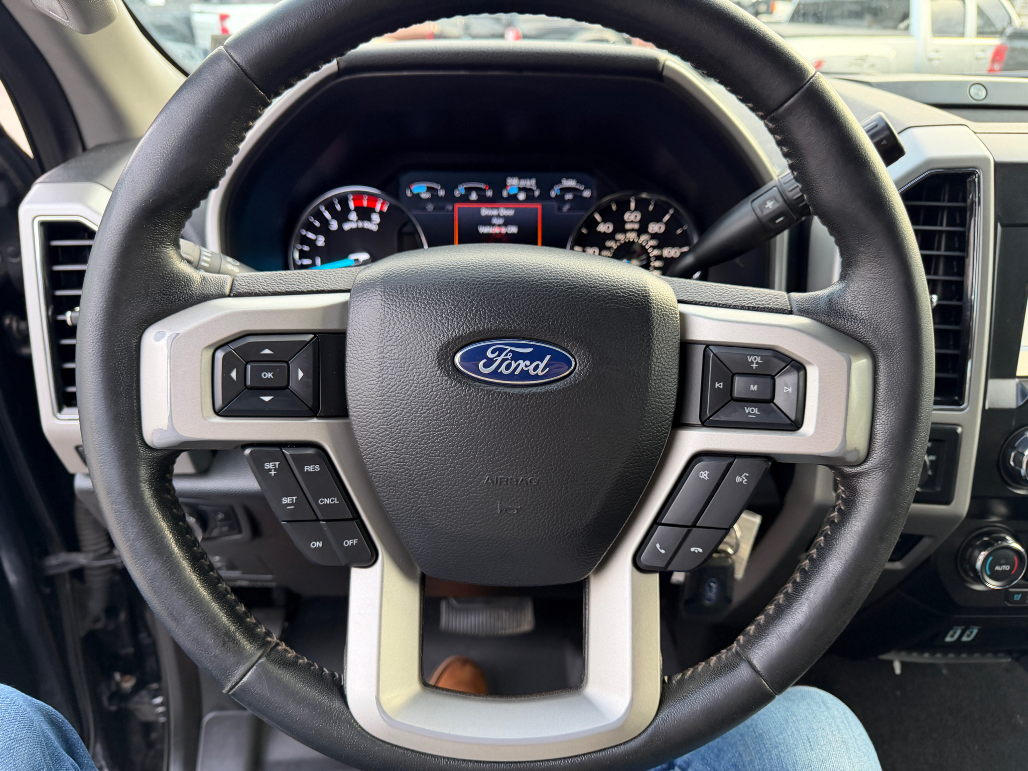 Ford Super Duty F-250 SRW Lariat 4WD Crew Cab 8' Box 2019