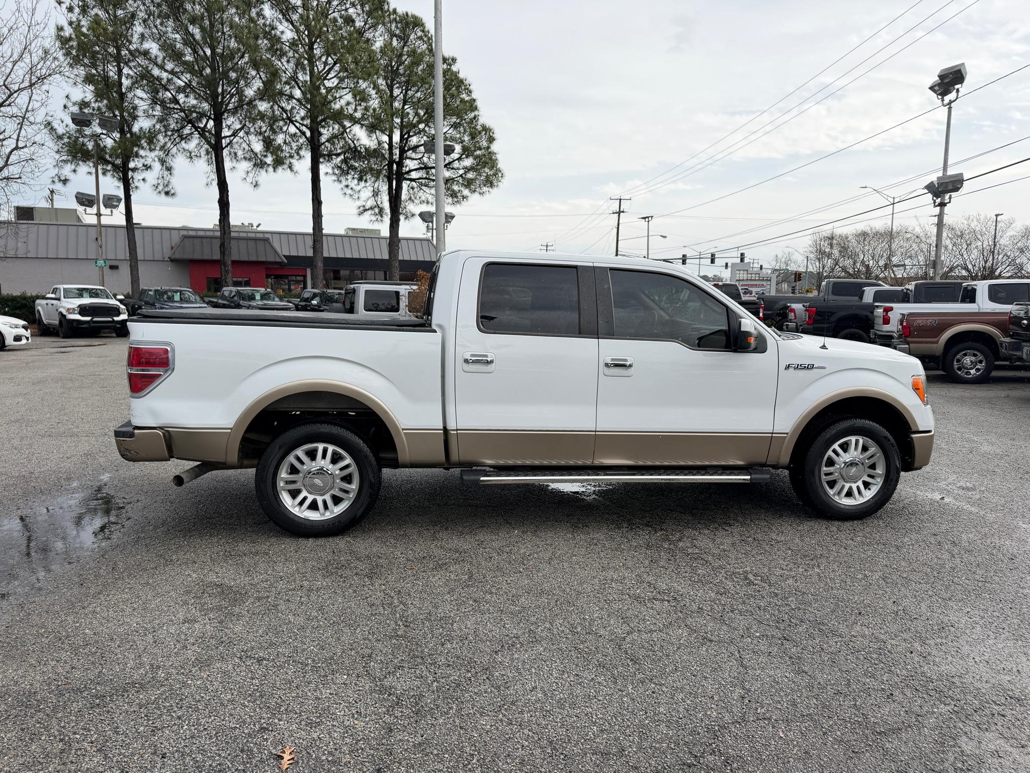 Ford F-150 2WD SuperCrew 145" Lariat 2011