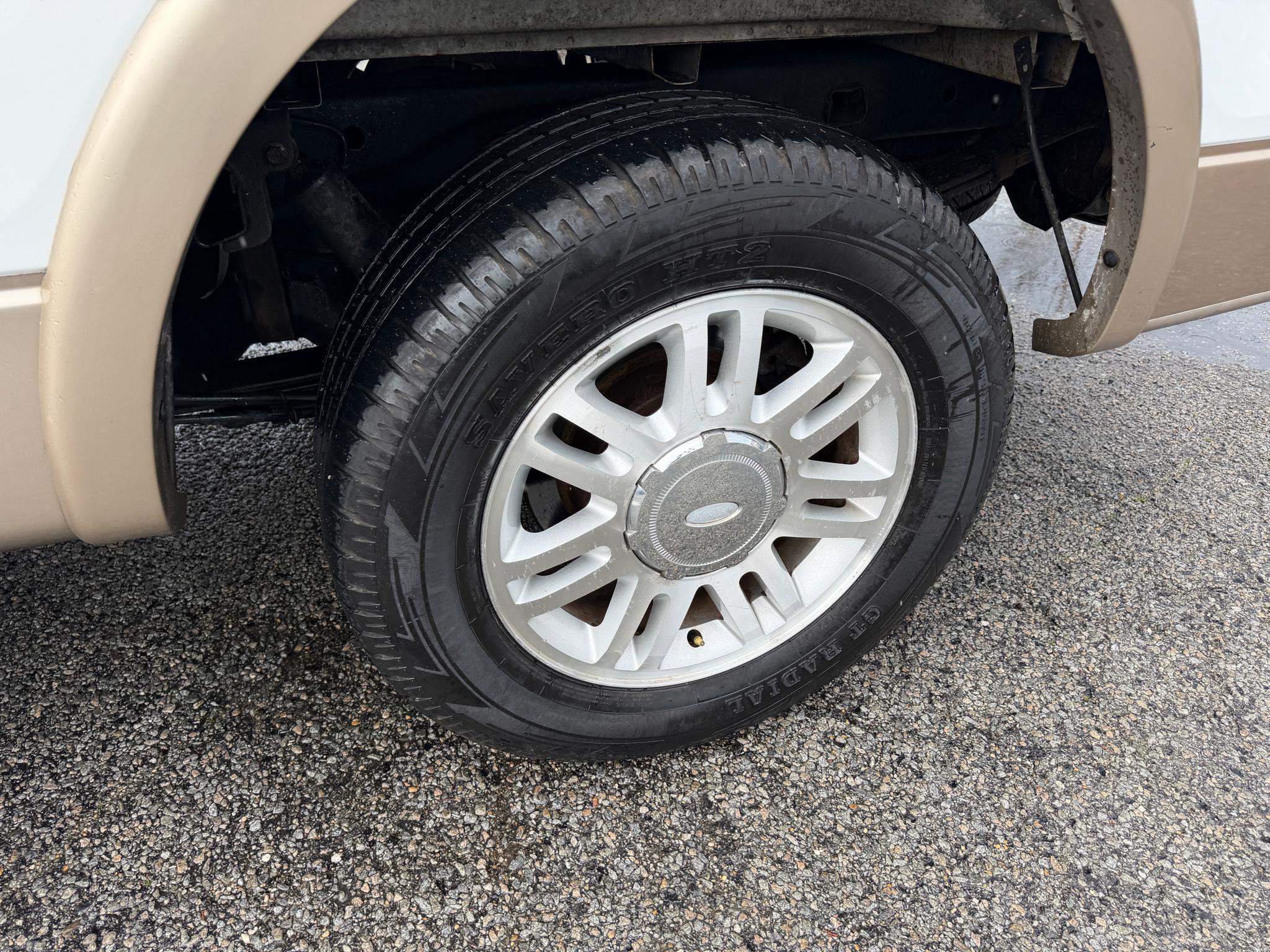 Ford F-150 2WD SuperCrew 145" Lariat 2011