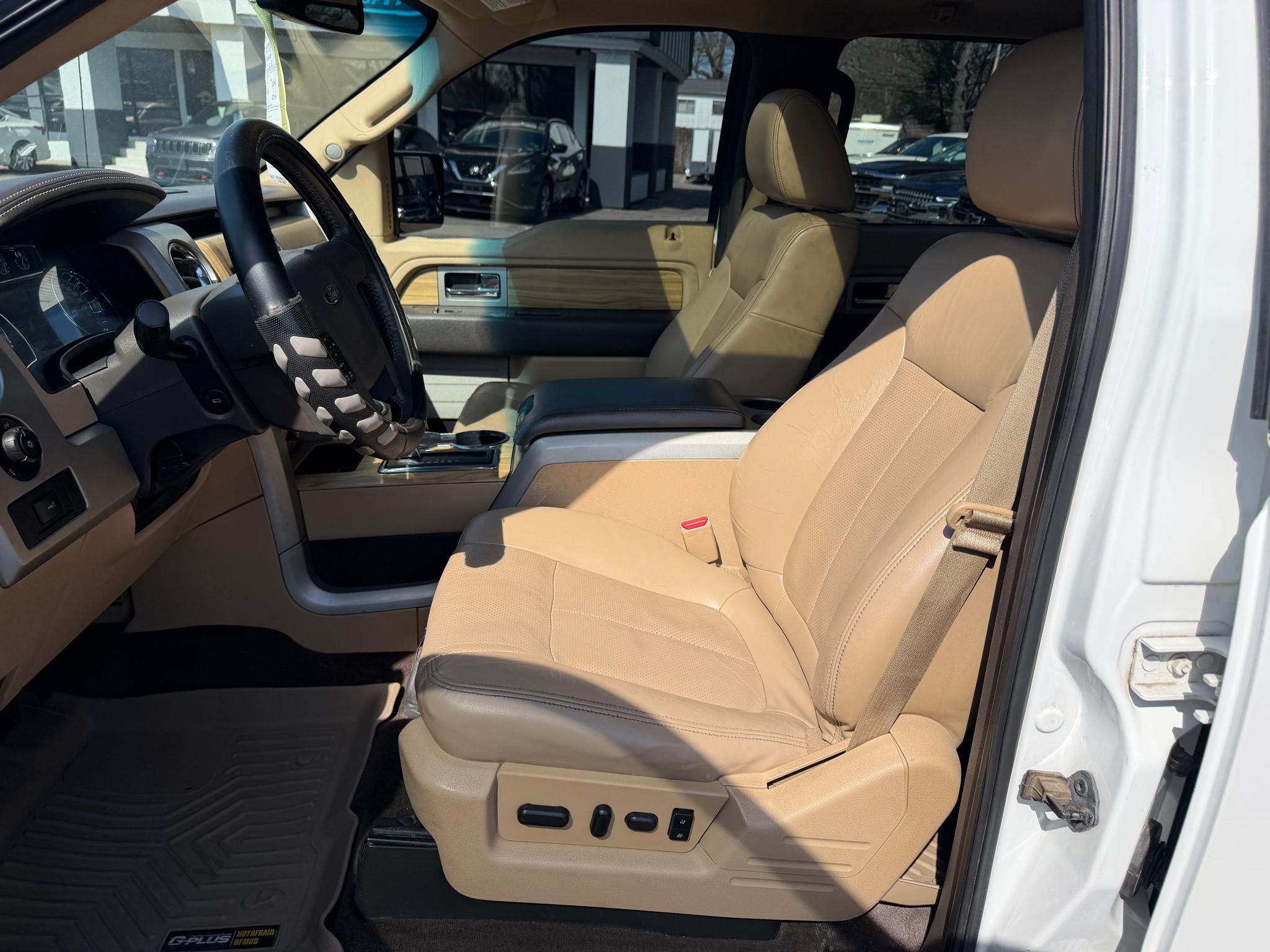 Ford F-150 2WD SuperCrew 145" Lariat 2011