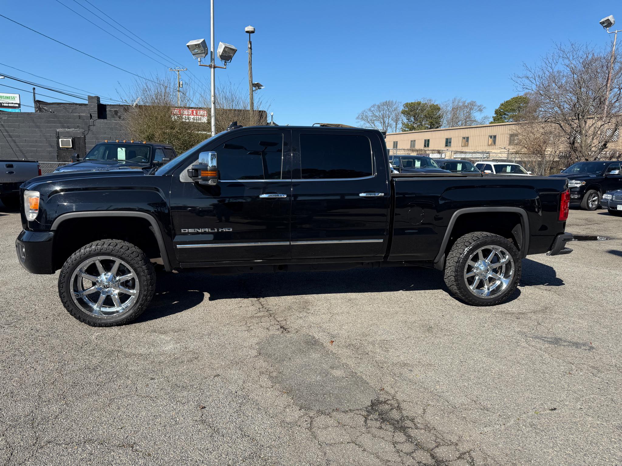 GMC Sierra 2500HD available WiFi 4WD Crew Cab 153.7" Denali 2015