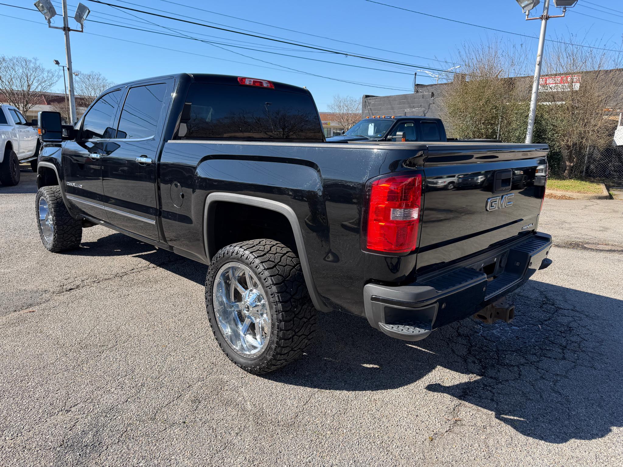 GMC Sierra 2500HD available WiFi 4WD Crew Cab 153.7" Denali 2015