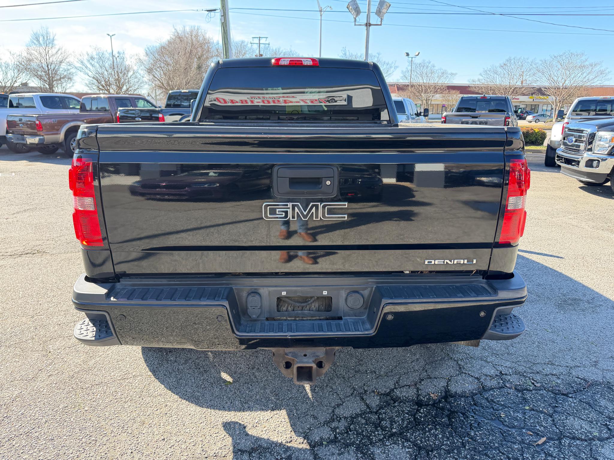 GMC Sierra 2500HD available WiFi 4WD Crew Cab 153.7" Denali 2015