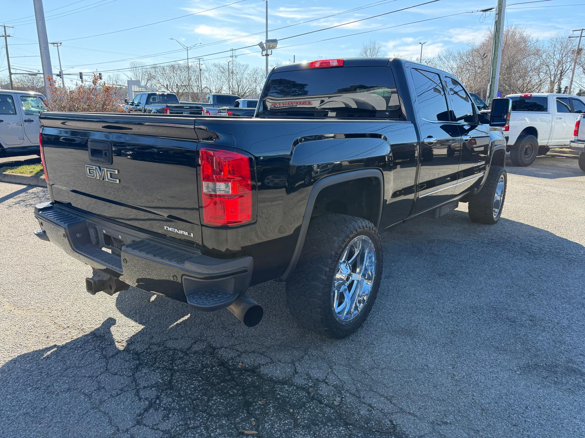 GMC Sierra 2500HD available WiFi 4WD Crew Cab 153.7" Denali 2015