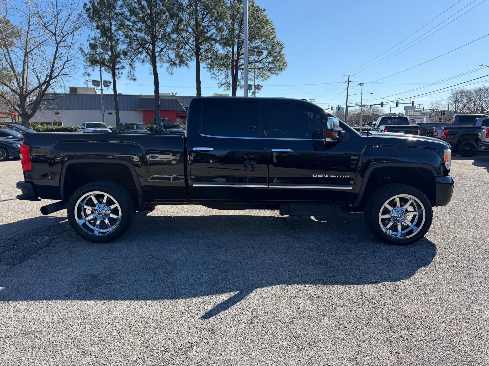 GMC Sierra 2500HD available WiFi 4WD Crew Cab 153.7" Denali 2015