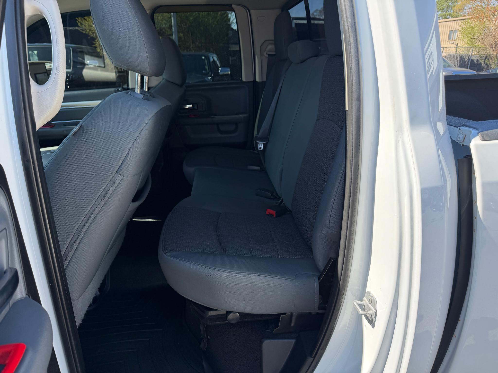 RAM 1500 4WD Quad Cab 140.5" SLT 2015