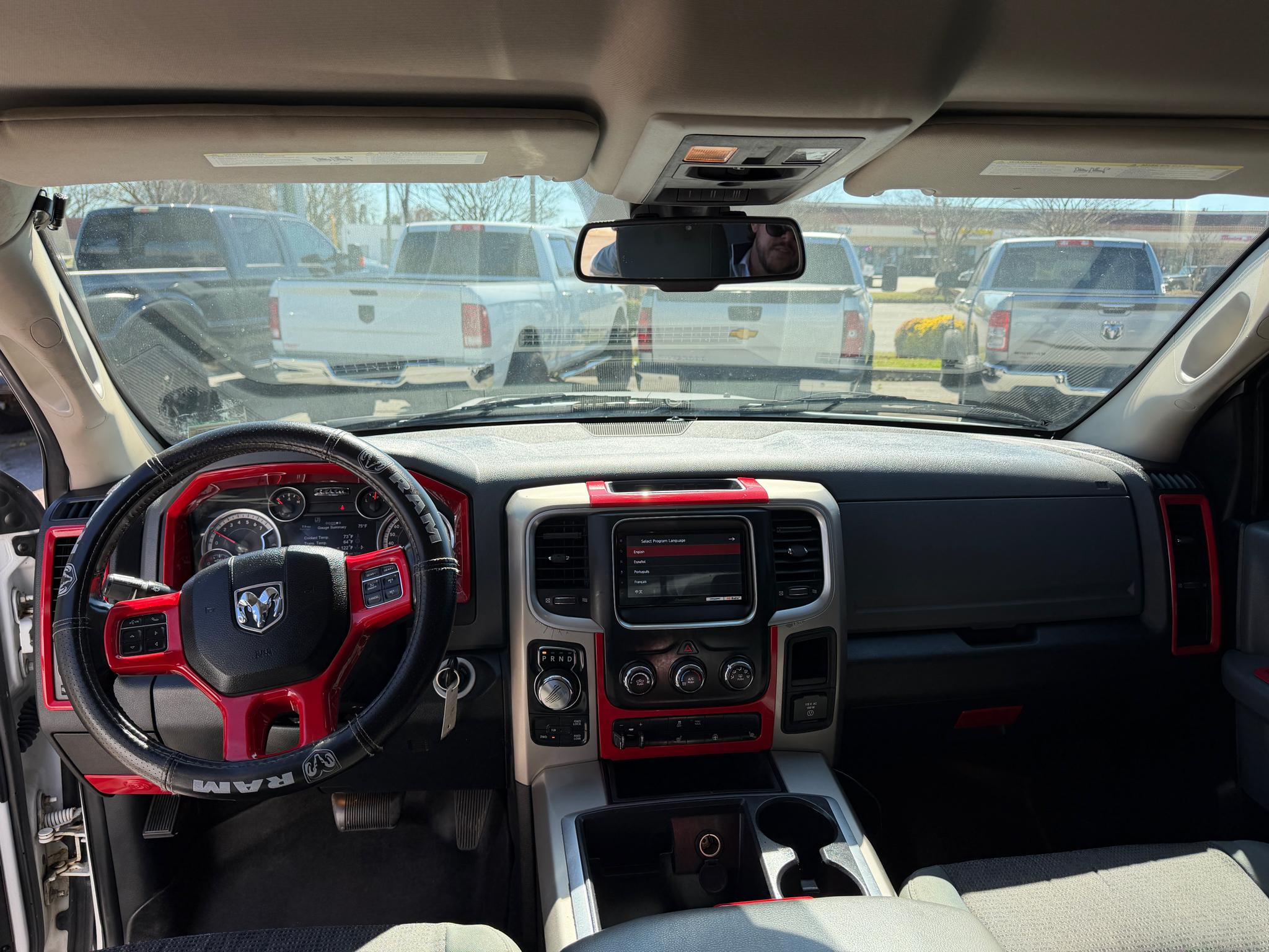 RAM 1500 4WD Quad Cab 140.5" SLT 2015