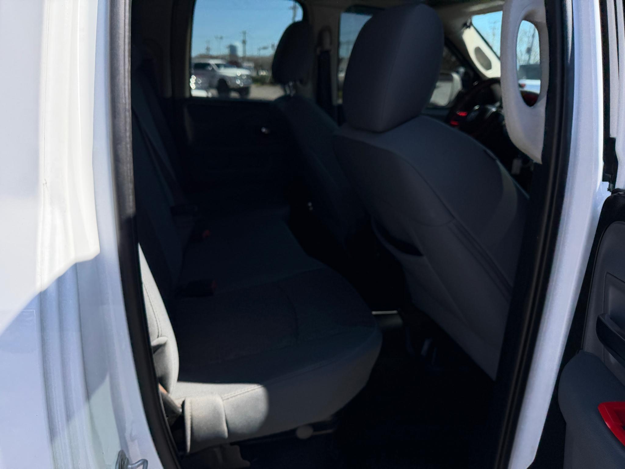 RAM 1500 4WD Quad Cab 140.5" SLT 2015