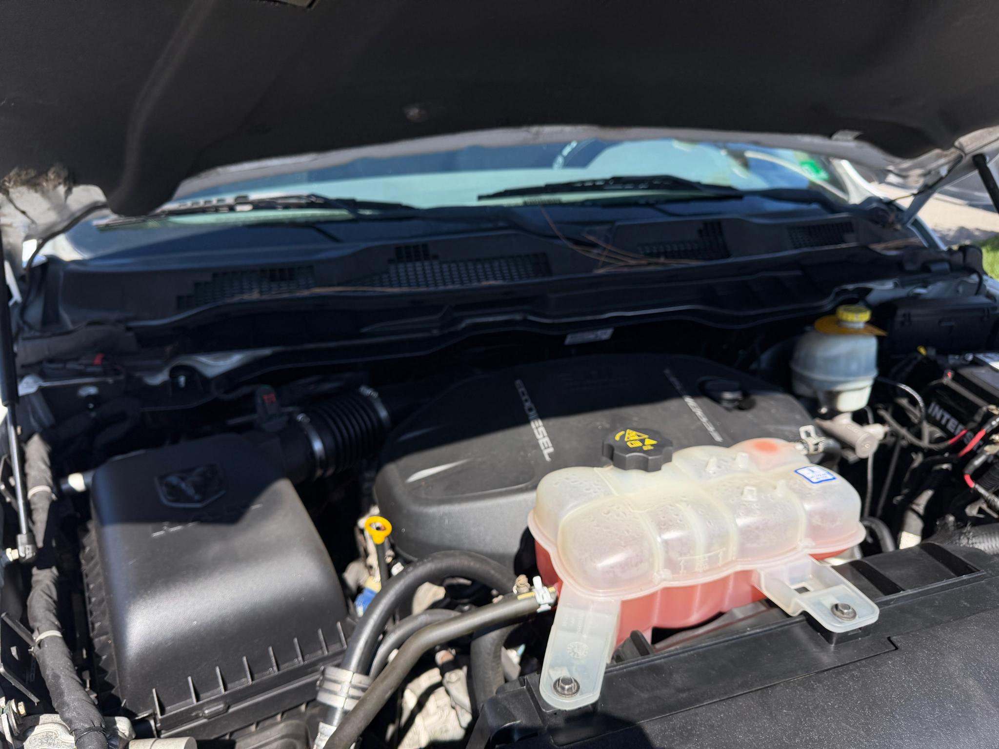 RAM 1500 4WD Quad Cab 140.5" SLT 2015