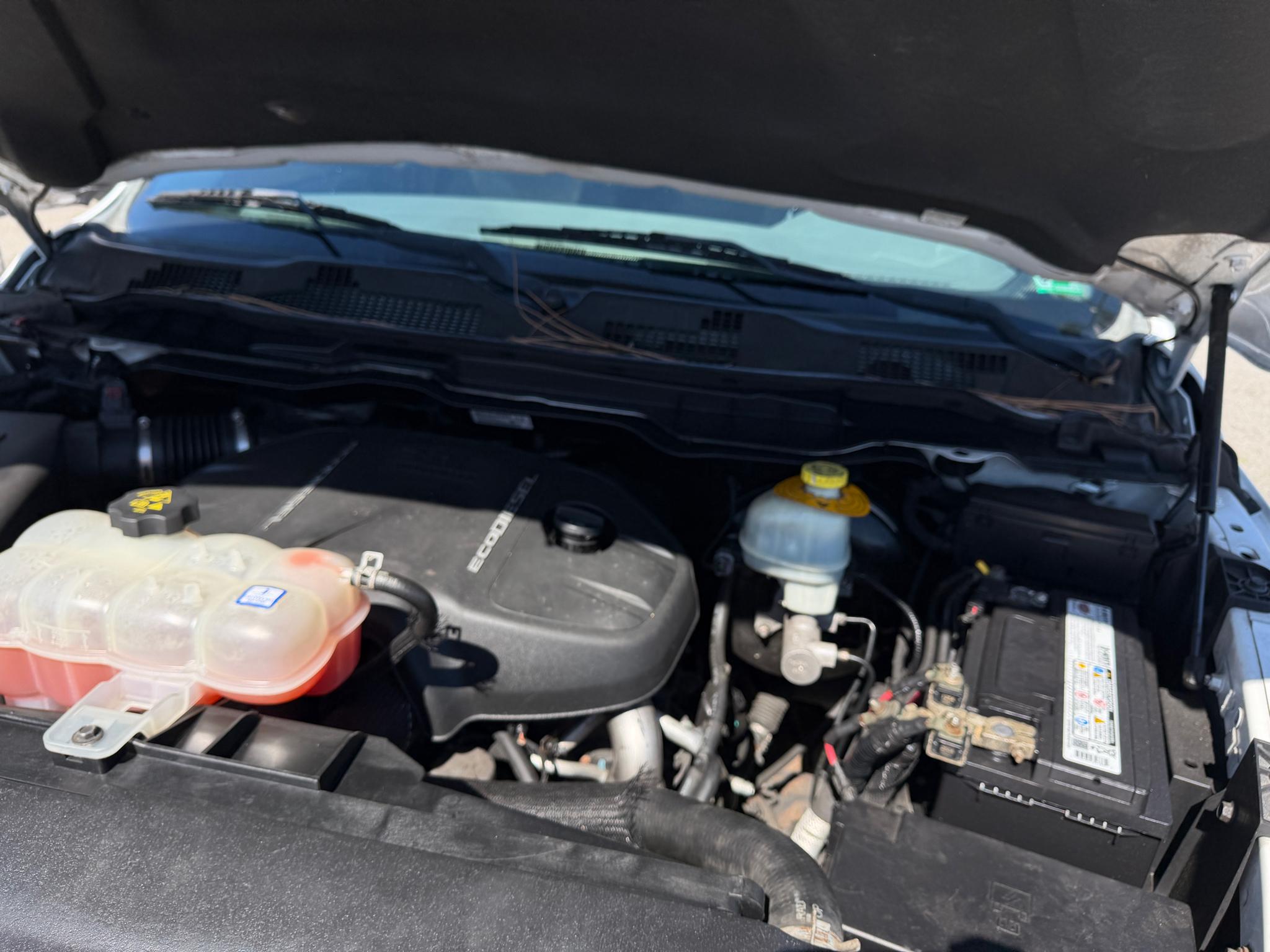 RAM 1500 4WD Quad Cab 140.5" SLT 2015