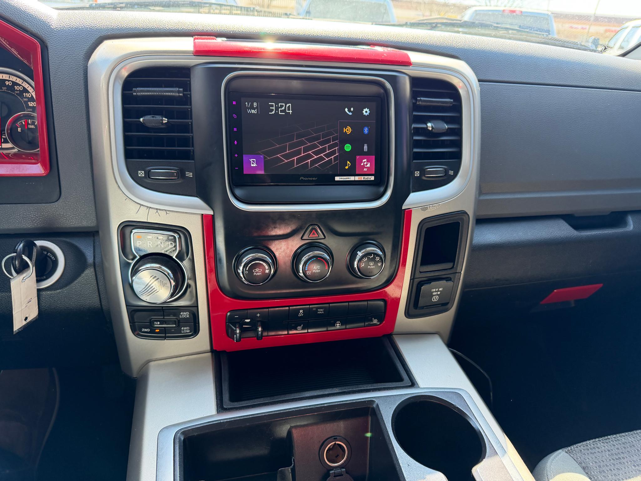 RAM 1500 4WD Quad Cab 140.5" SLT 2015