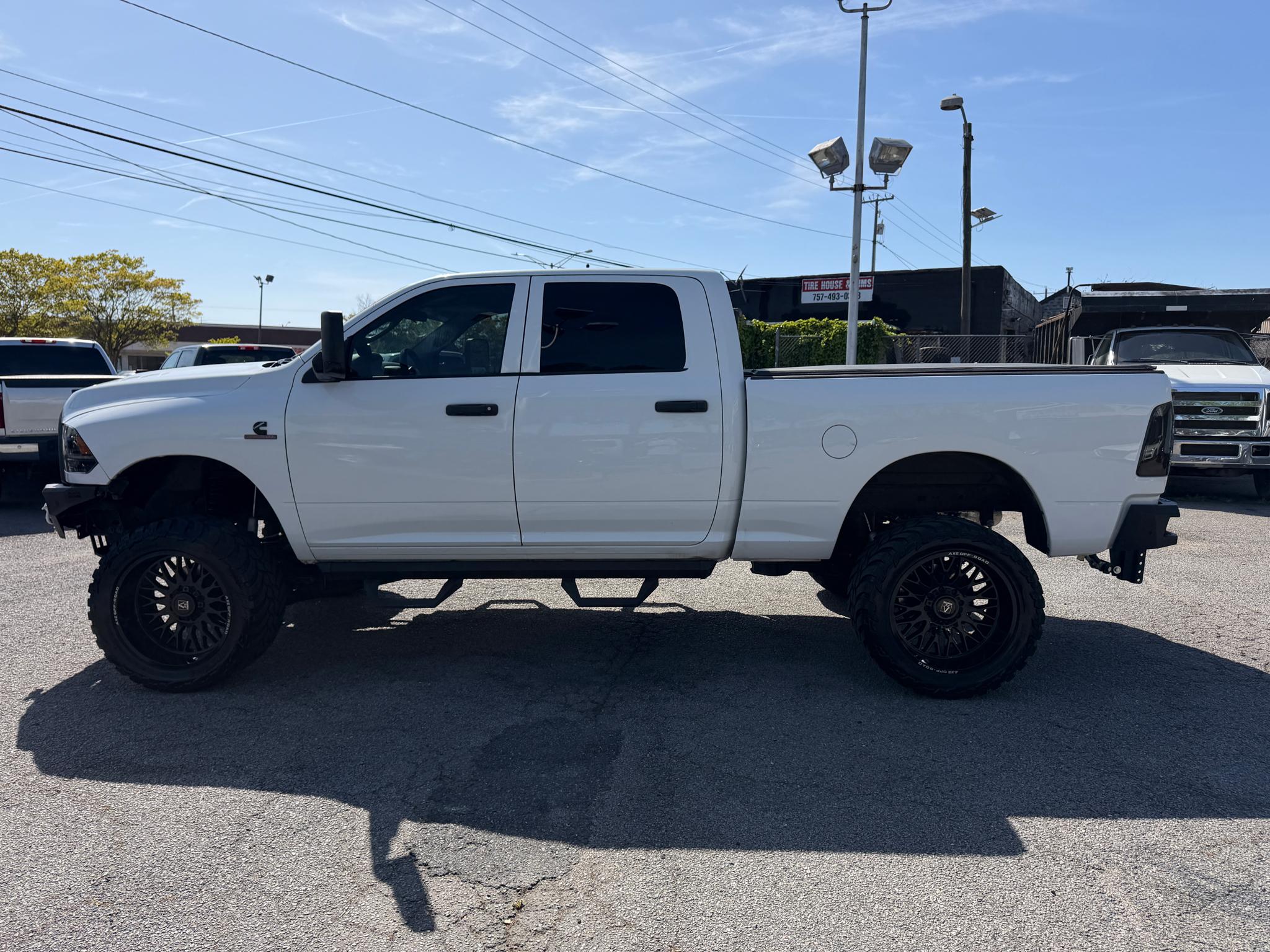 RAM 2500 Tradesman 4x4 Crew Cab 6'4" Box 2018
