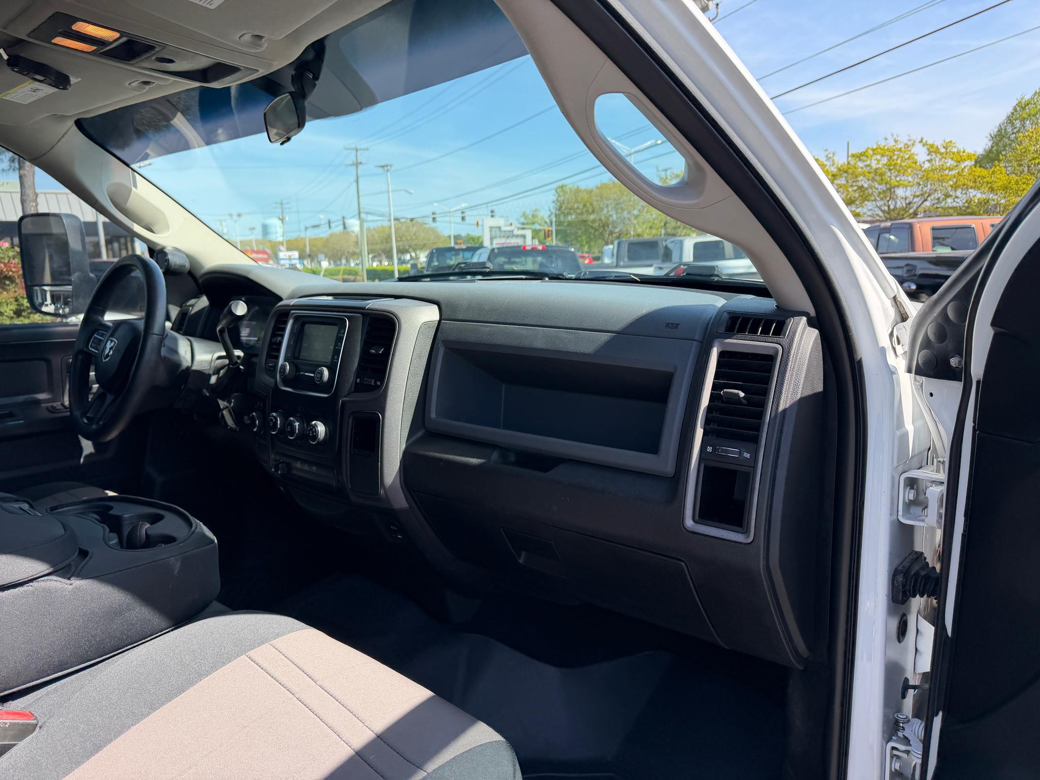 RAM 2500 Tradesman 4x4 Crew Cab 6'4" Box 2018