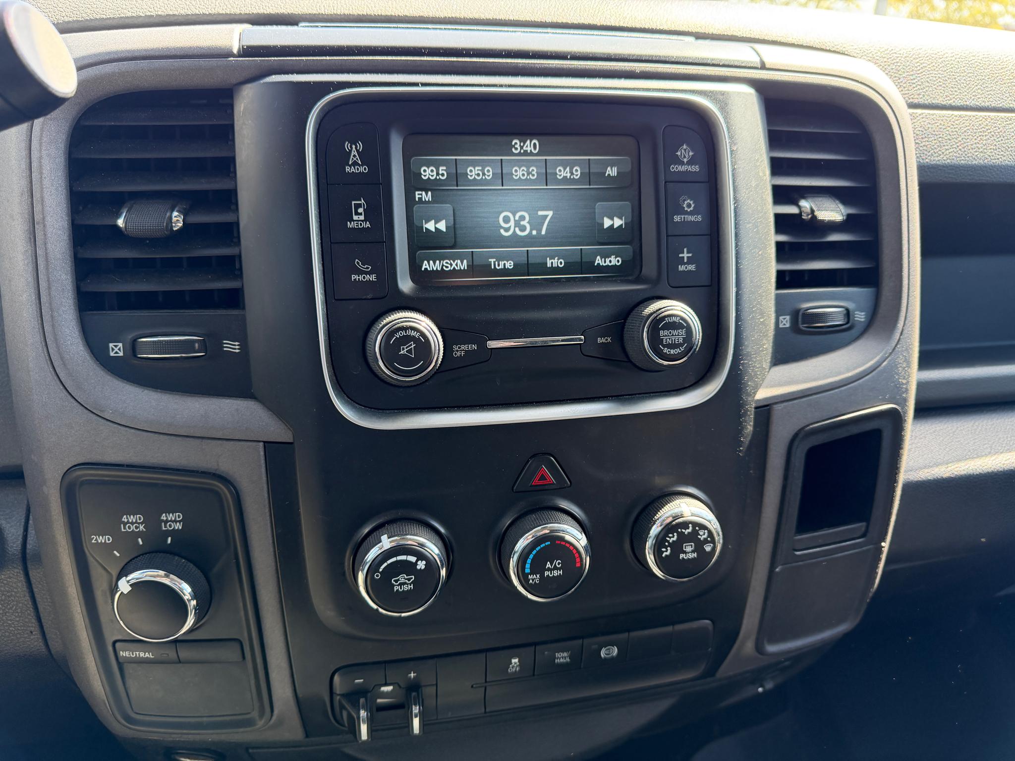 RAM 2500 Tradesman 4x4 Crew Cab 6'4" Box 2018