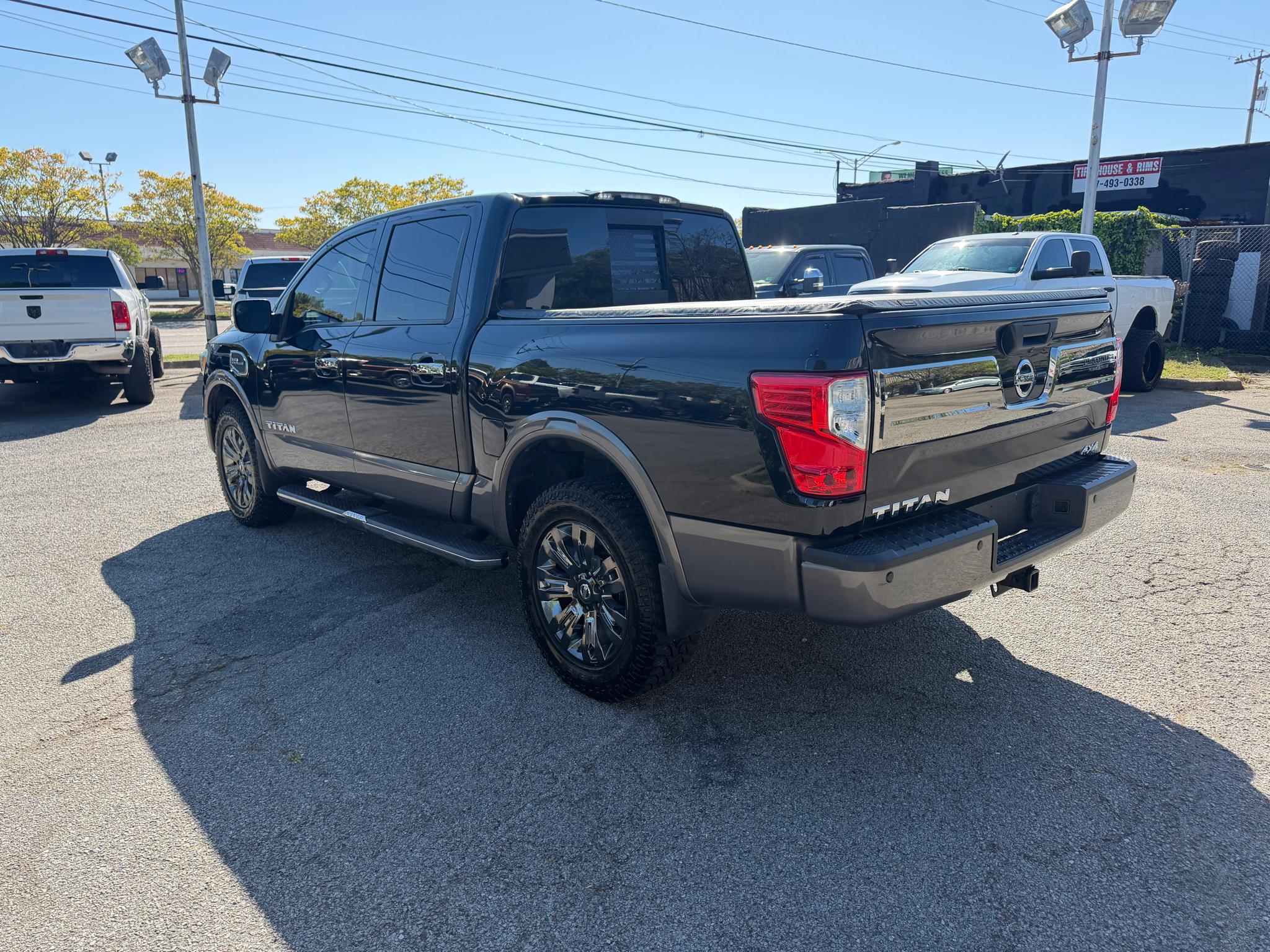 Nissan Titan 4x4 Crew Cab Platinum Reserve 2017