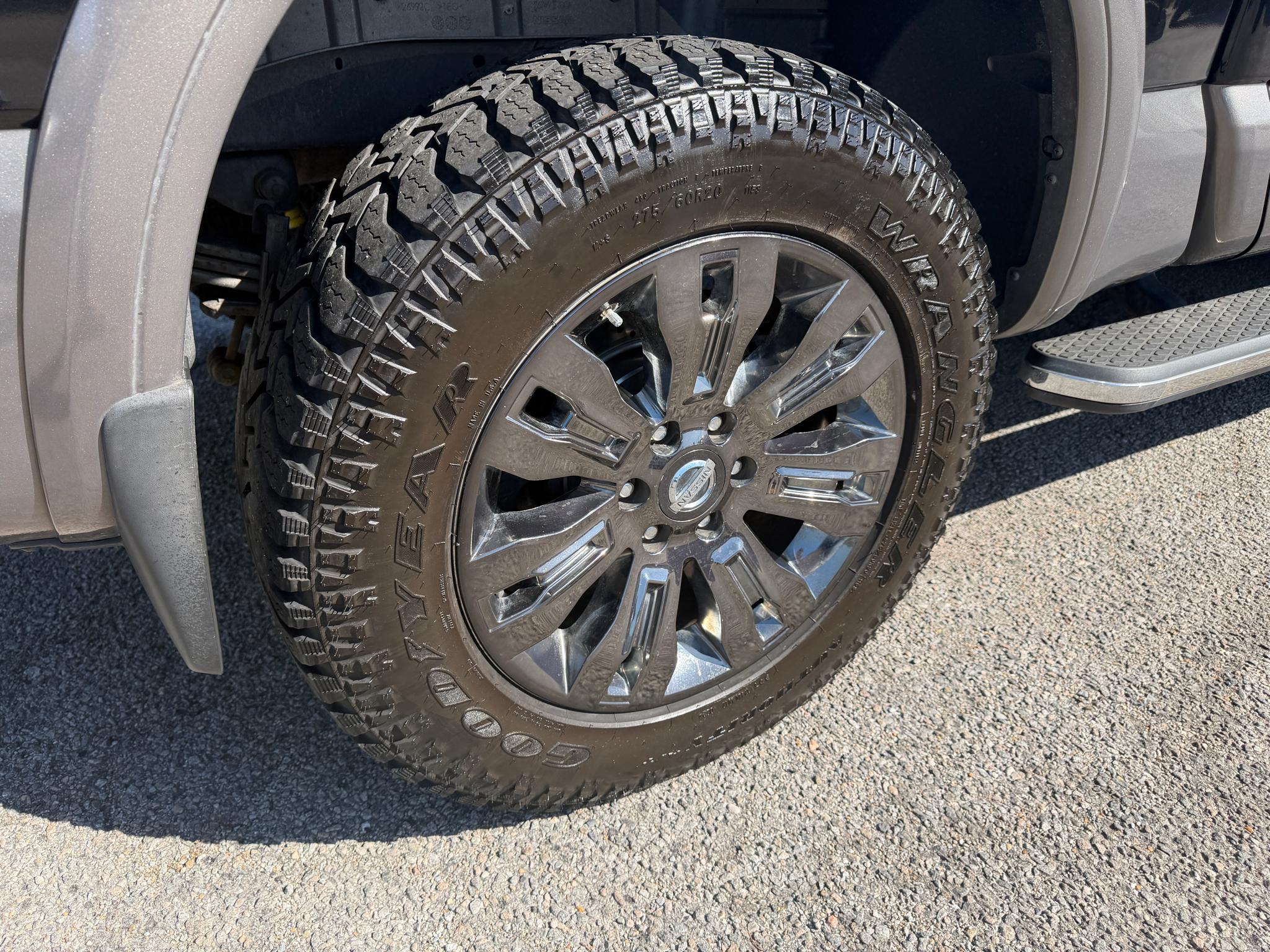 Nissan Titan 4x4 Crew Cab Platinum Reserve 2017