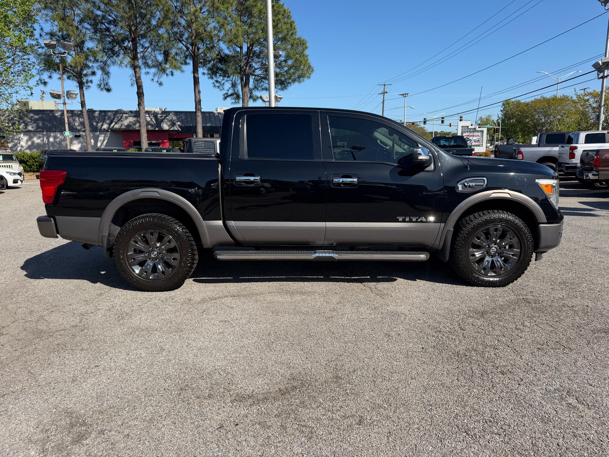 Nissan Titan 4x4 Crew Cab Platinum Reserve 2017