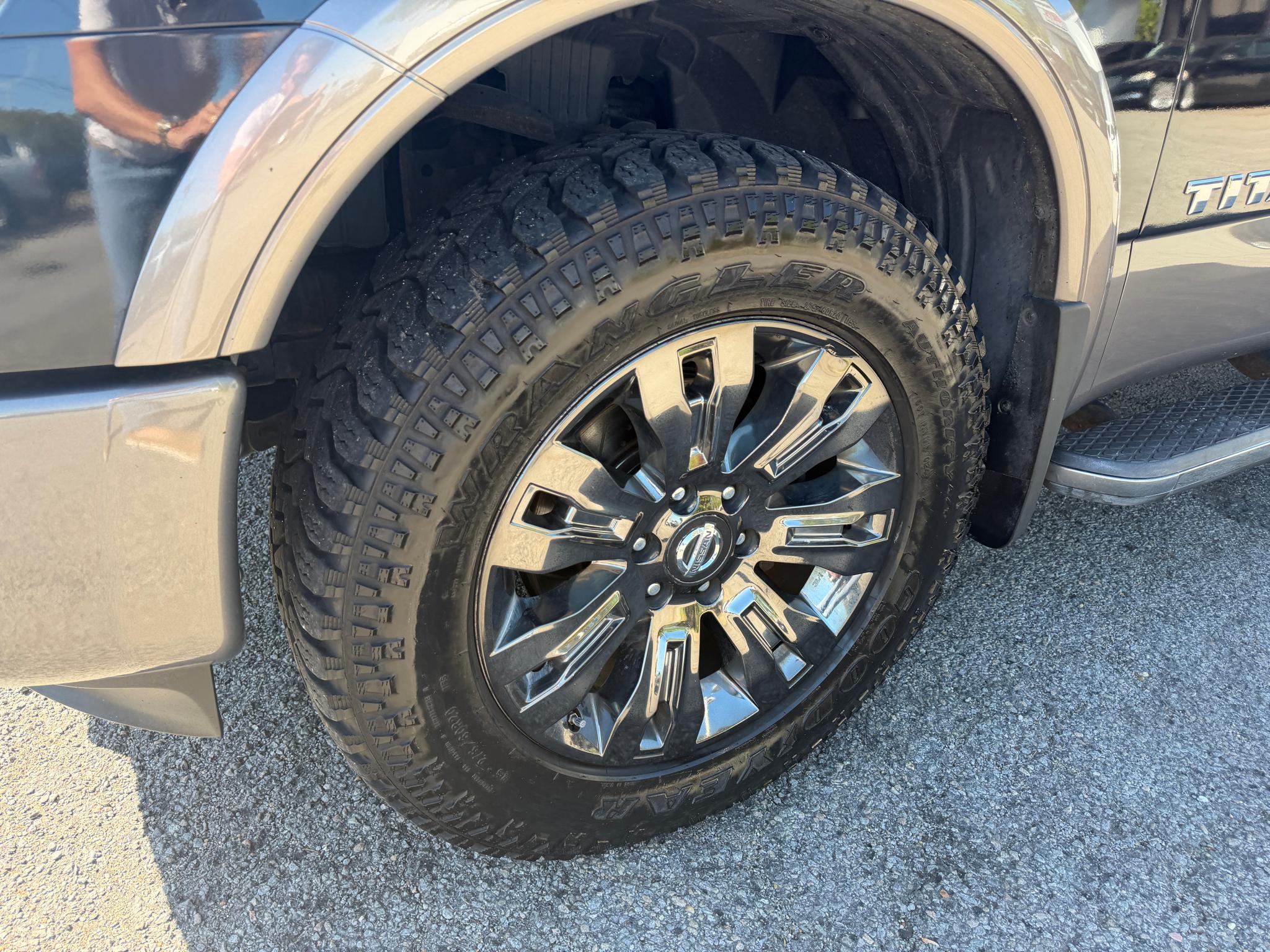 Nissan Titan 4x4 Crew Cab Platinum Reserve 2017