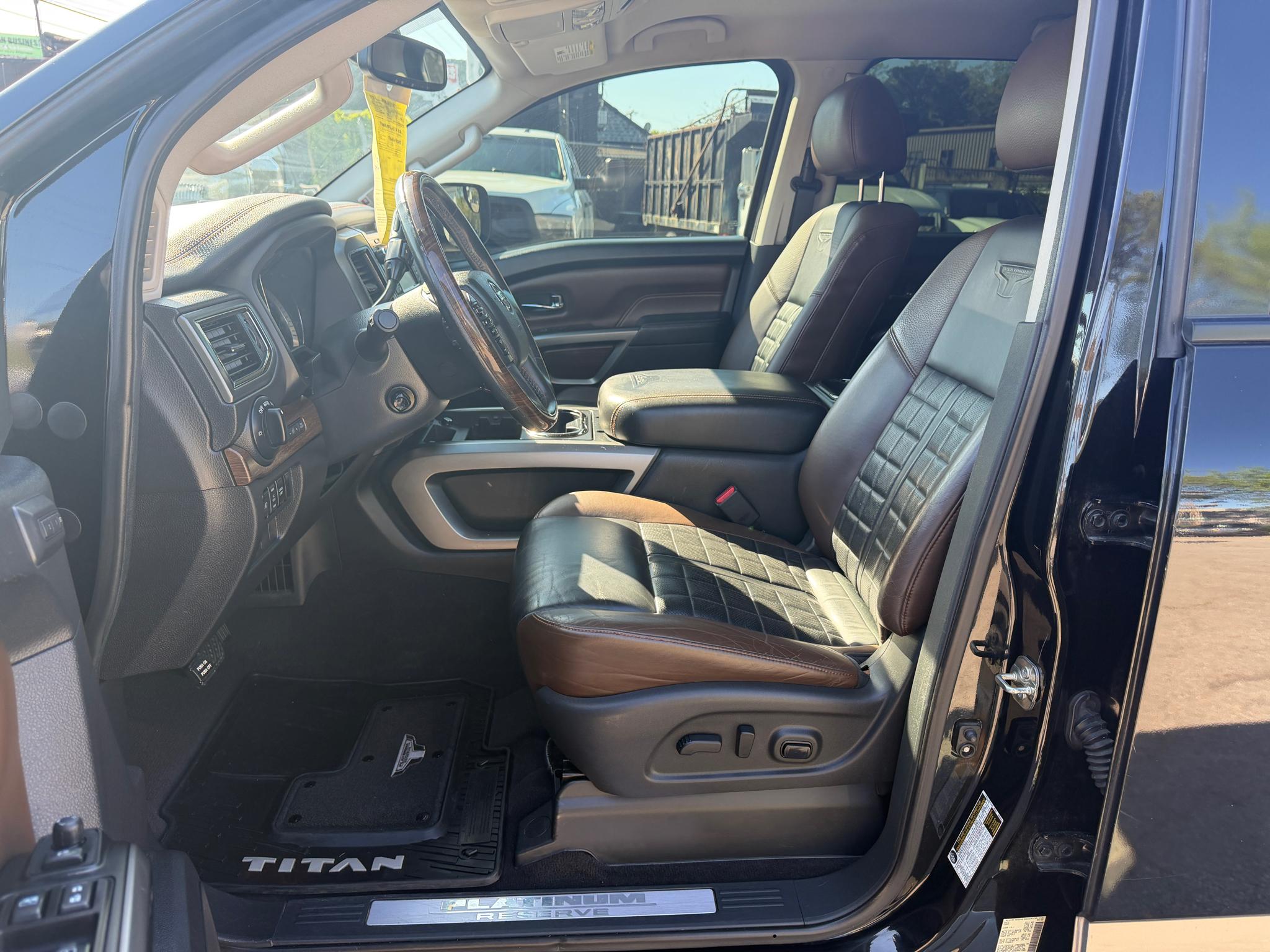 Nissan Titan 4x4 Crew Cab Platinum Reserve 2017