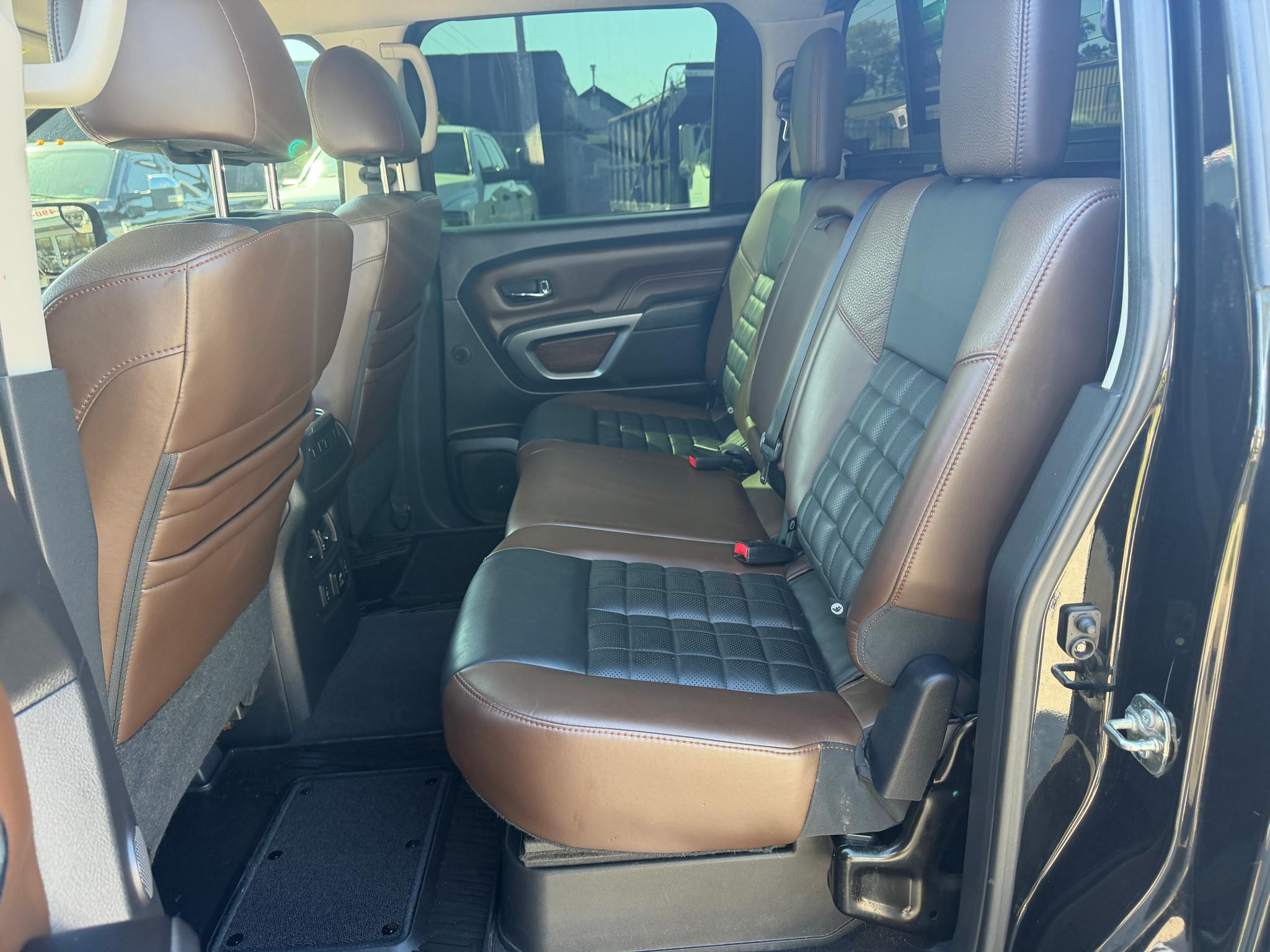 Nissan Titan 4x4 Crew Cab Platinum Reserve 2017