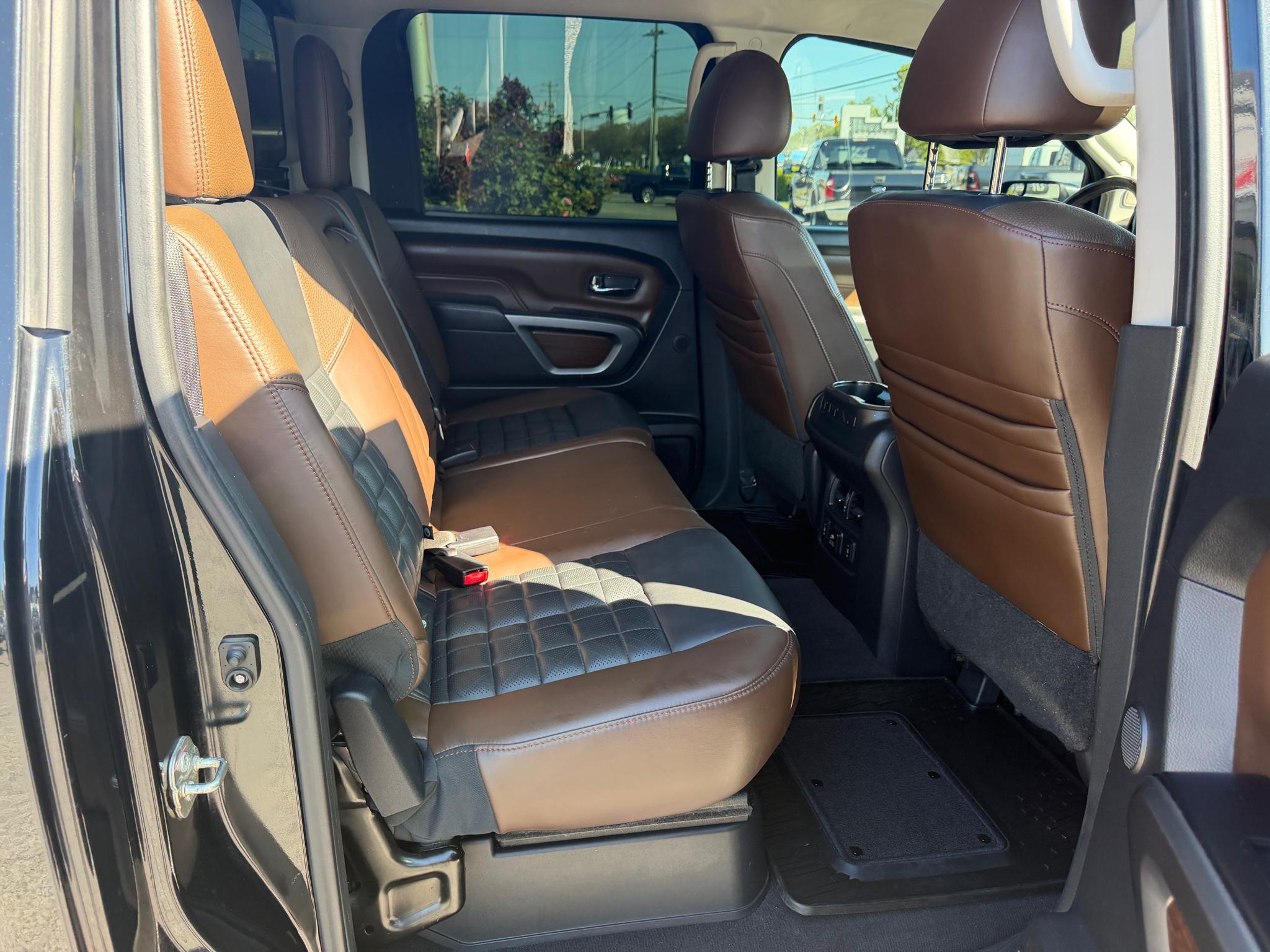 Nissan Titan 4x4 Crew Cab Platinum Reserve 2017