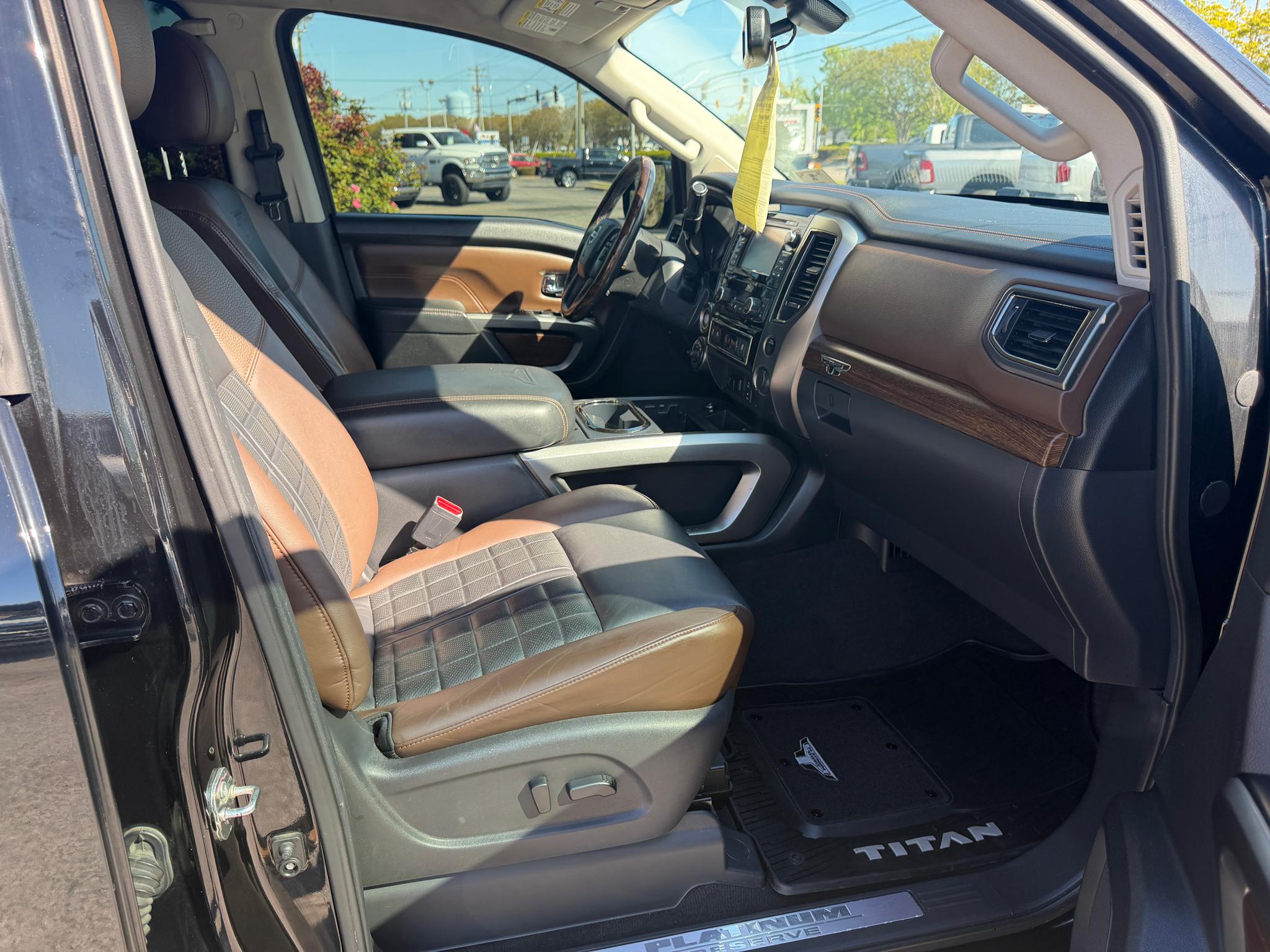 Nissan Titan 4x4 Crew Cab Platinum Reserve 2017