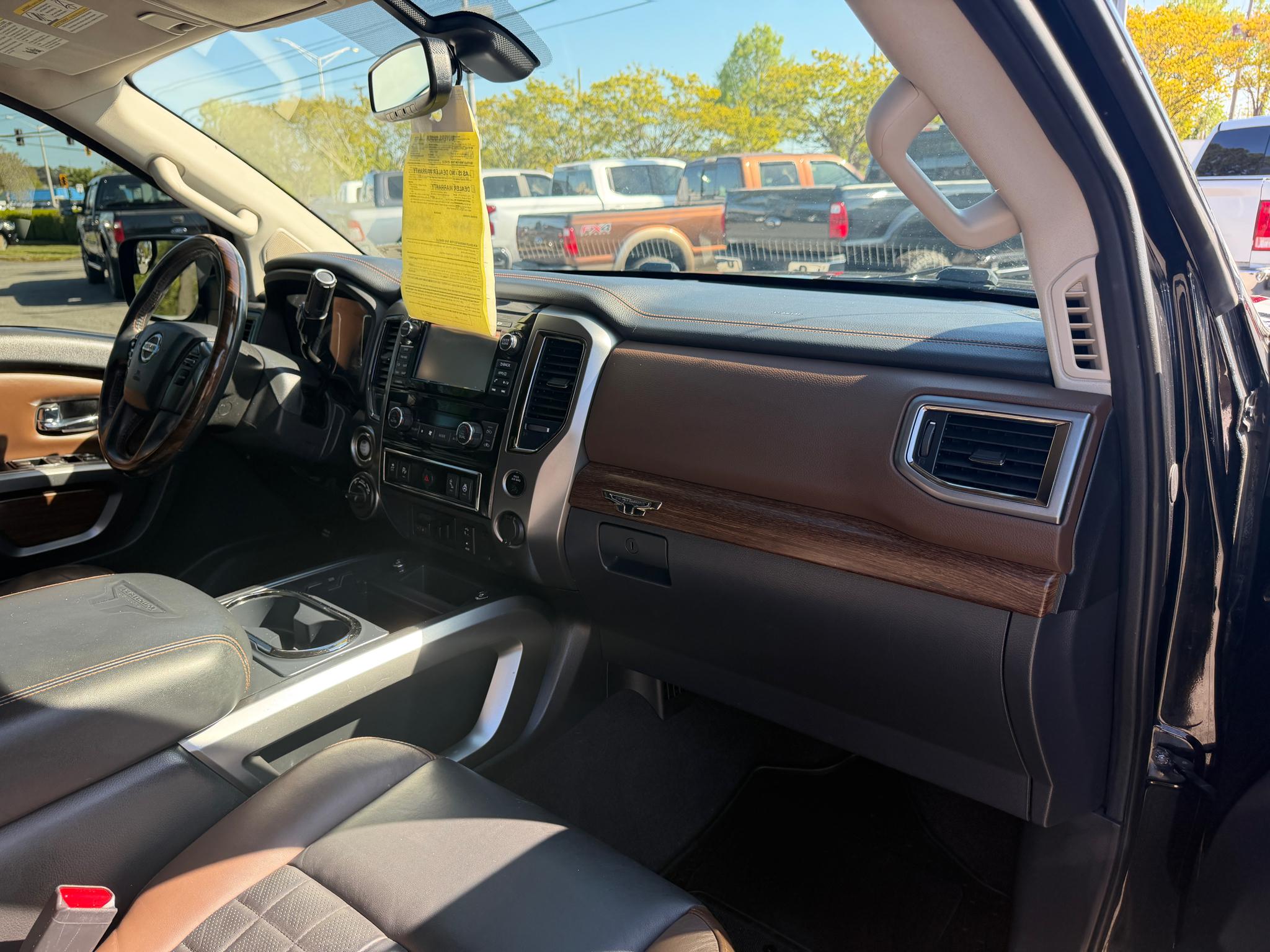 Nissan Titan 4x4 Crew Cab Platinum Reserve 2017