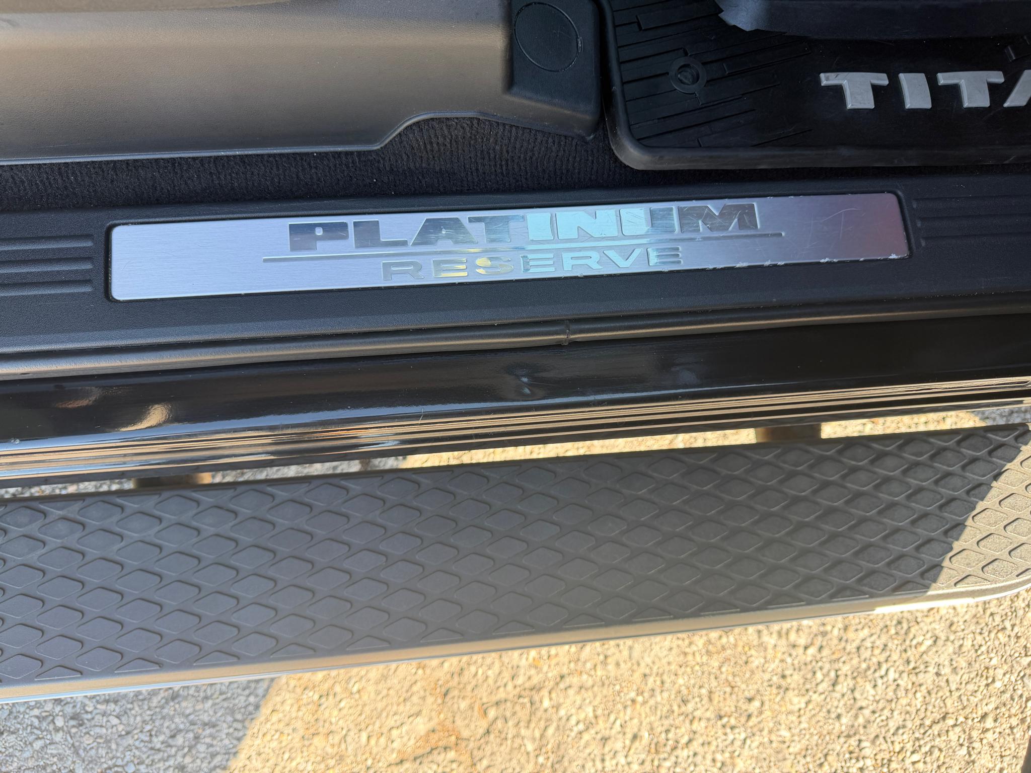 Nissan Titan 4x4 Crew Cab Platinum Reserve 2017