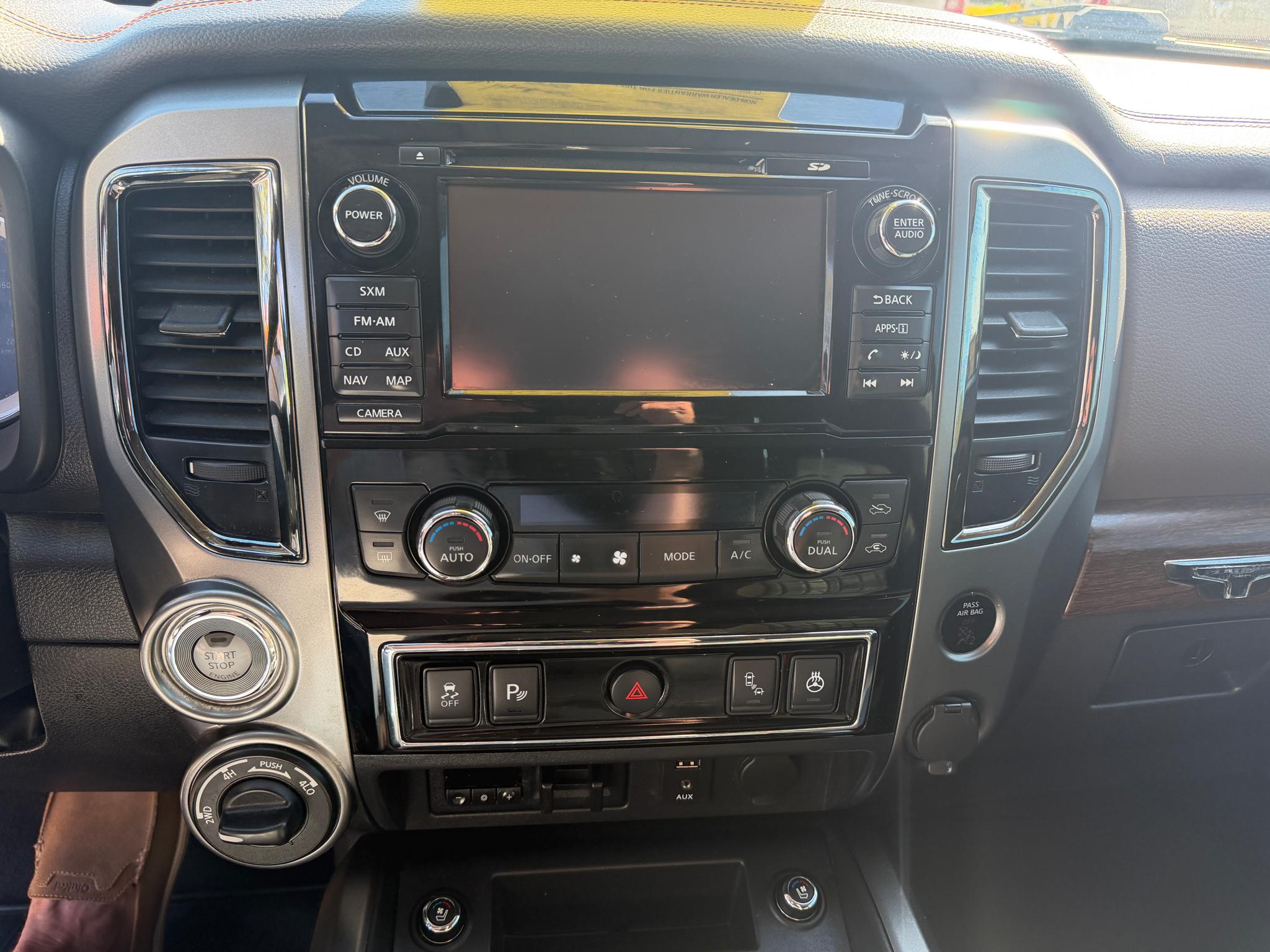 Nissan Titan 4x4 Crew Cab Platinum Reserve 2017