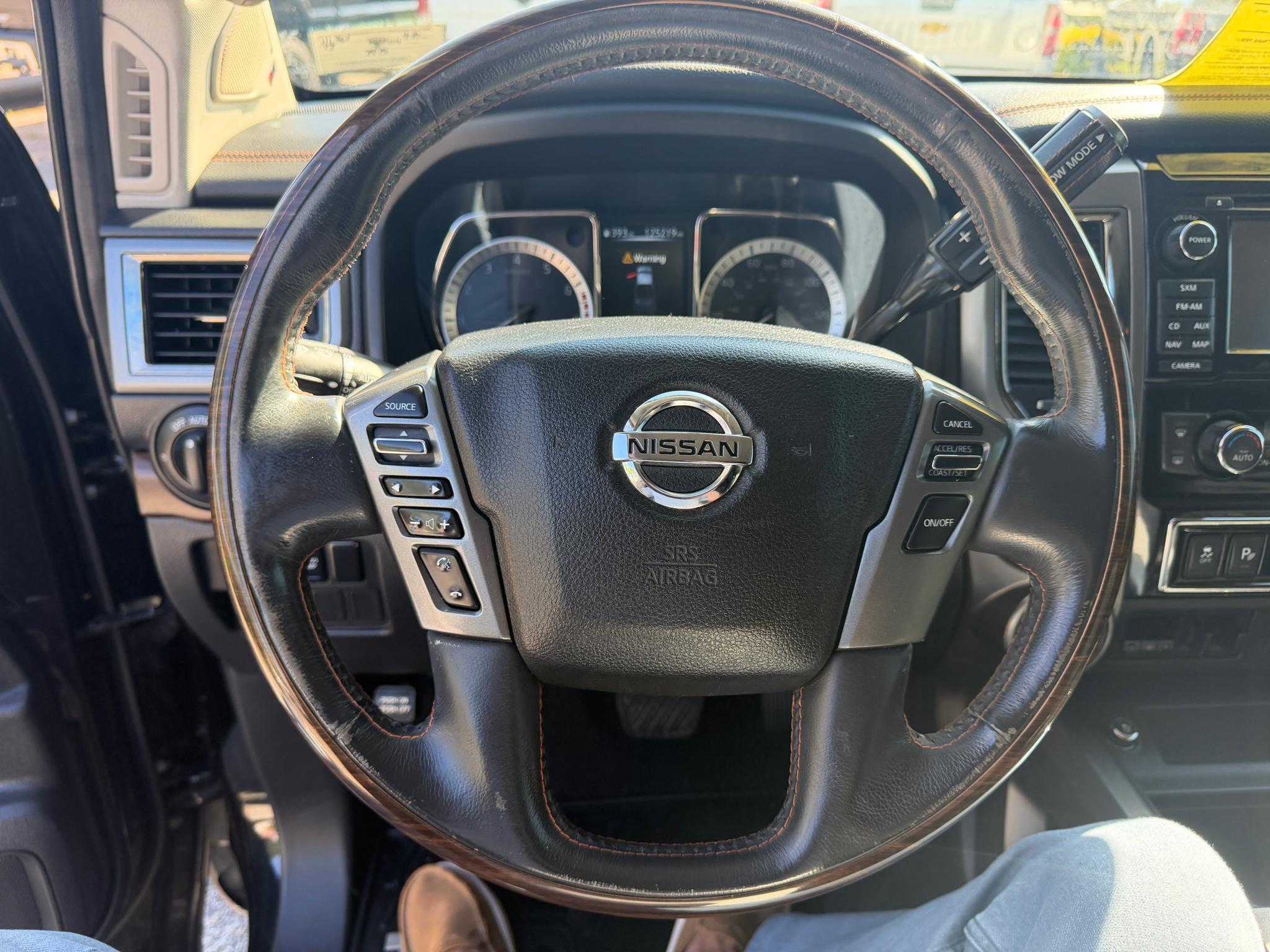 Nissan Titan 4x4 Crew Cab Platinum Reserve 2017