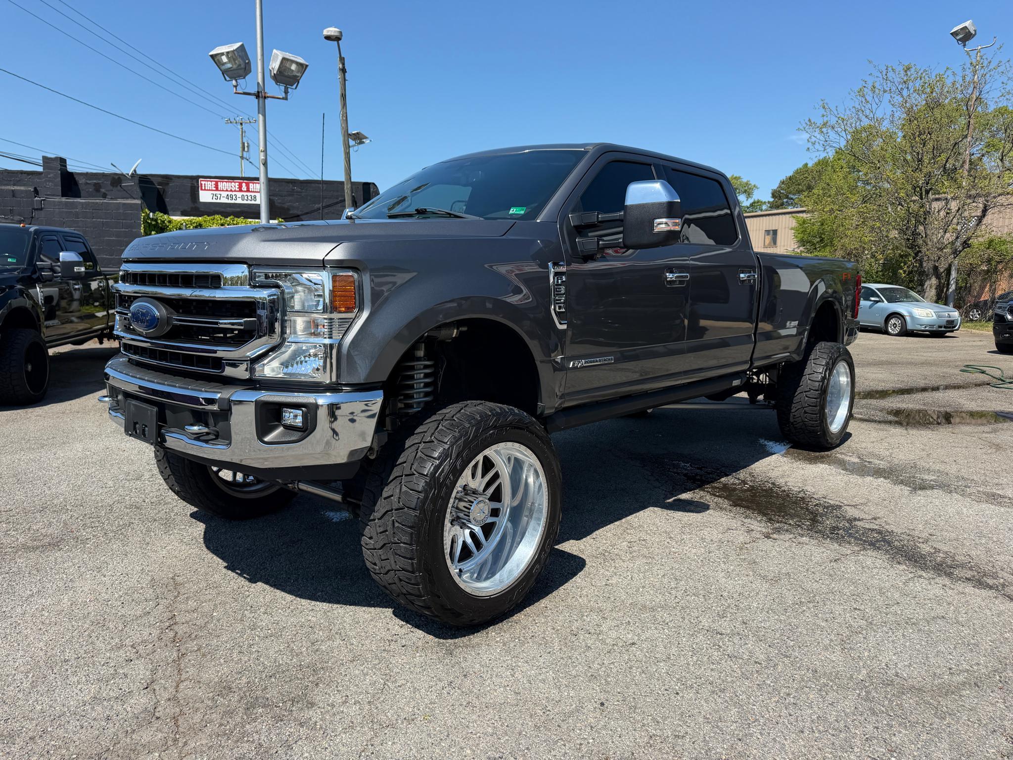 Ford Super Duty F-350 SRW Lariat 4WD Crew Cab 8' Box 2022